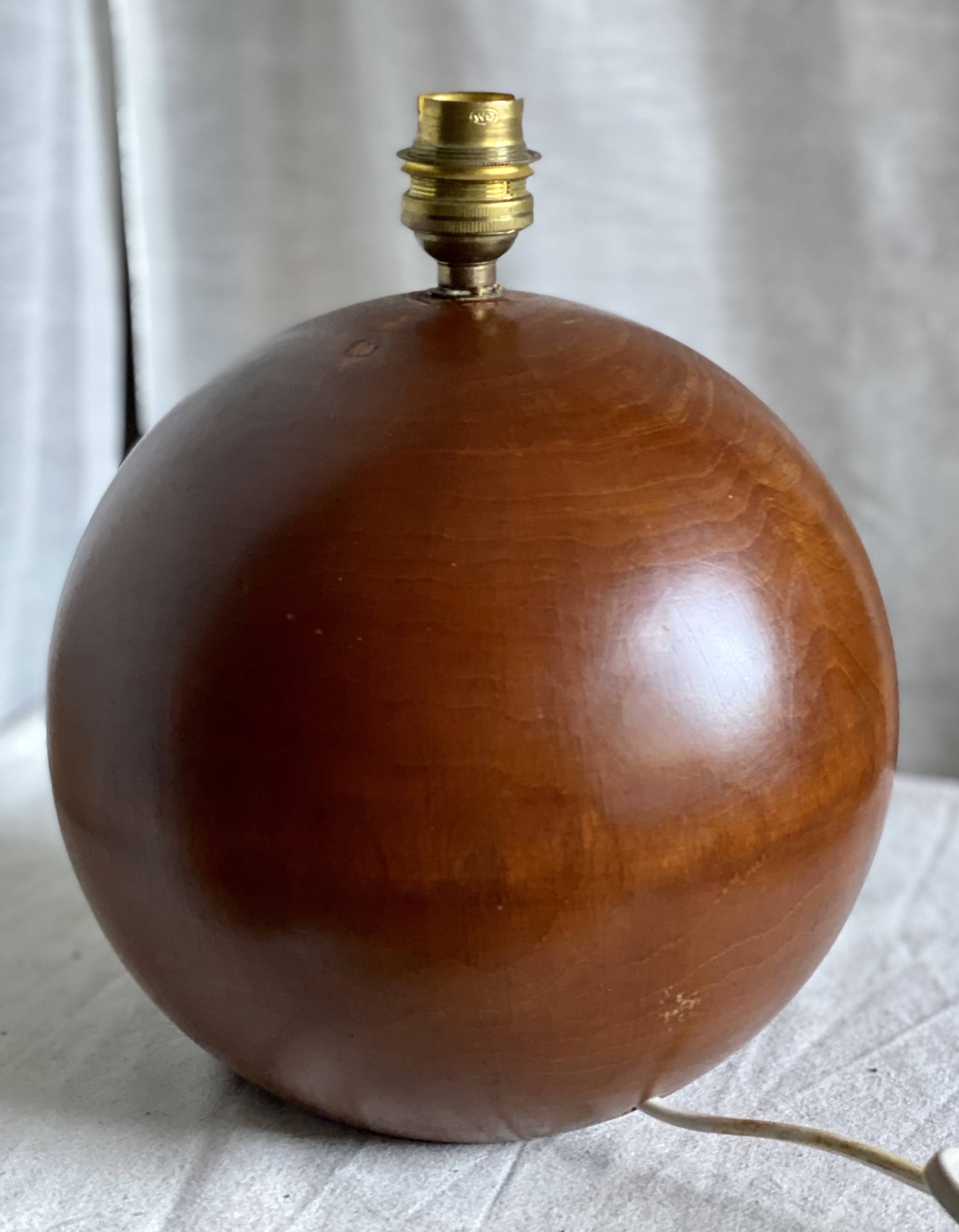 Lampe boule bois tourné vintage 1970