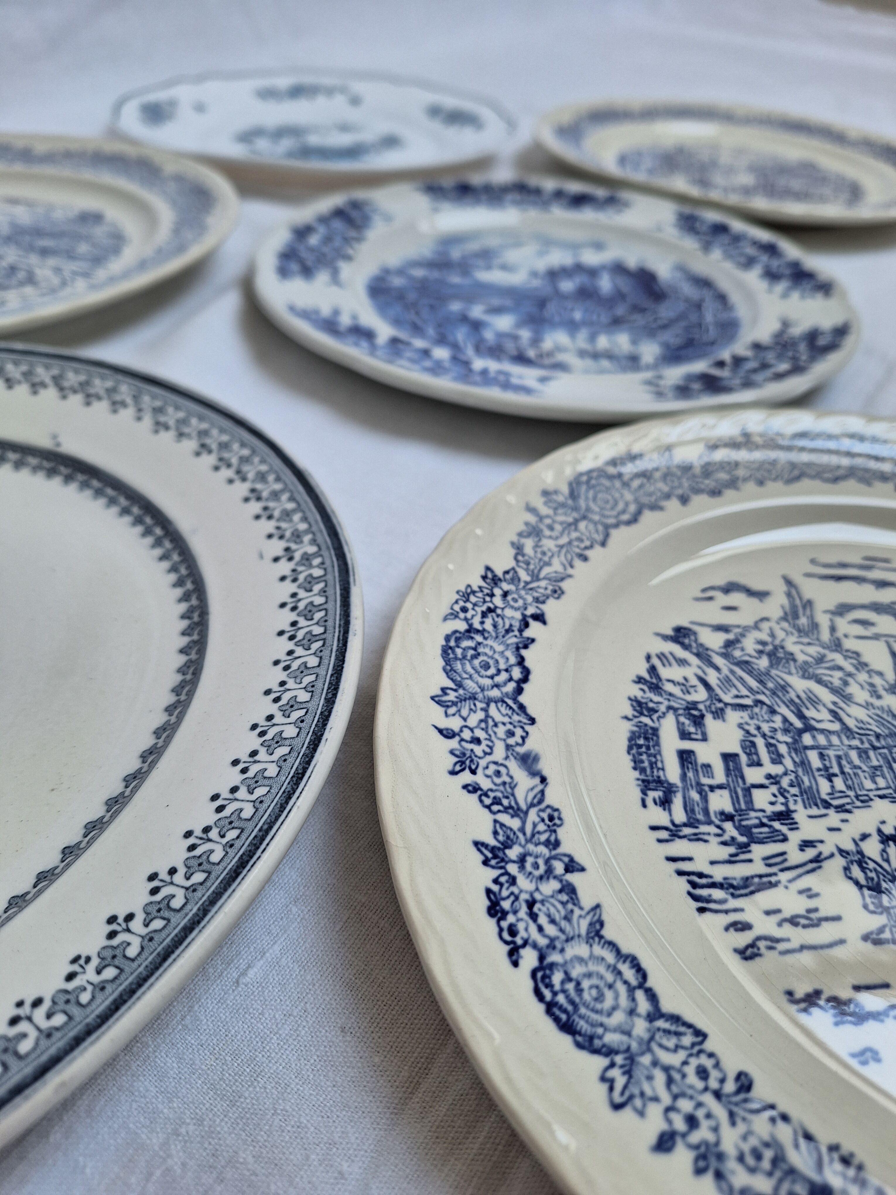 6 vintage flat plates