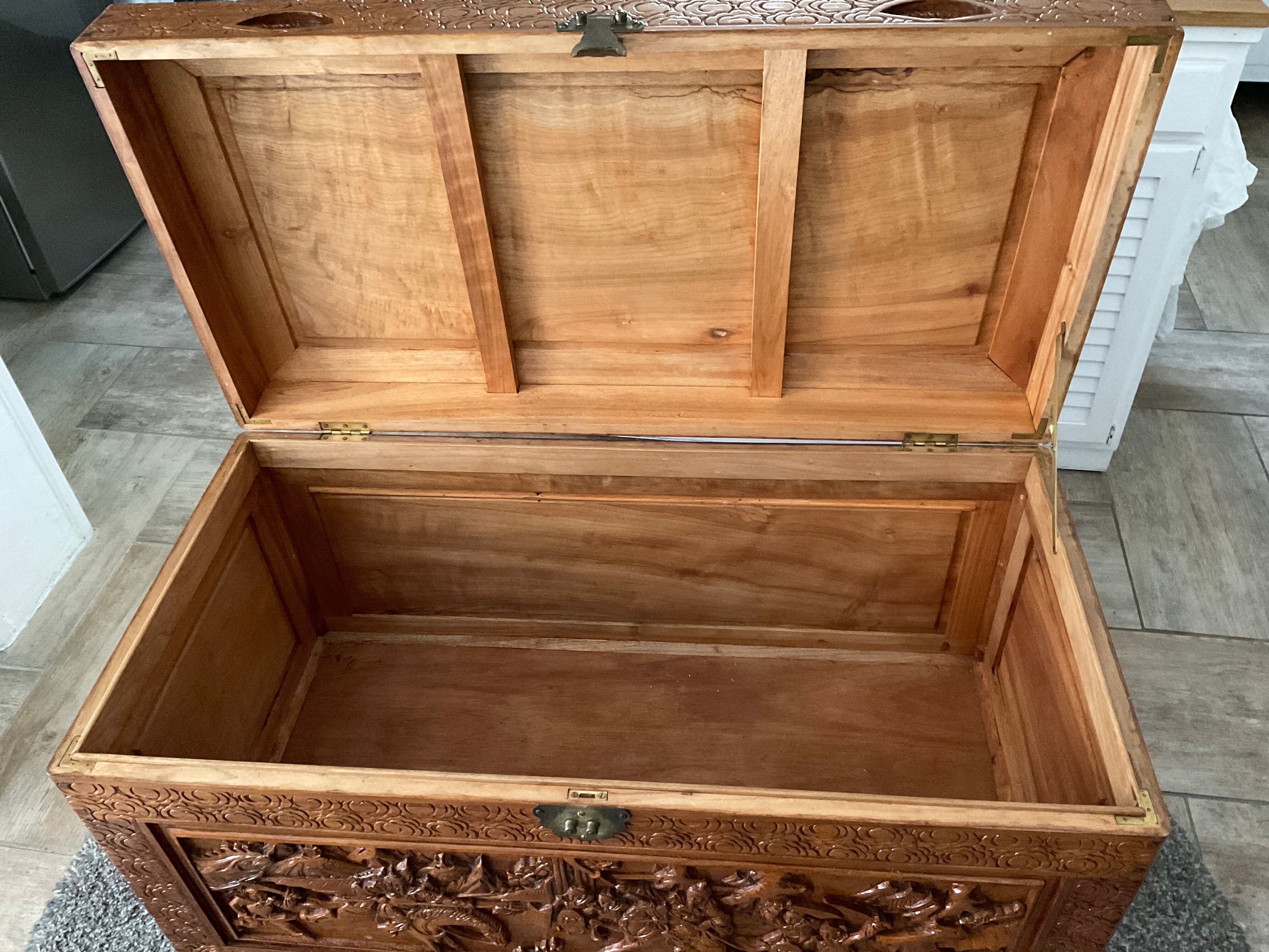 Large chinese chest, carved camphor wood. 1st half of the XXth century