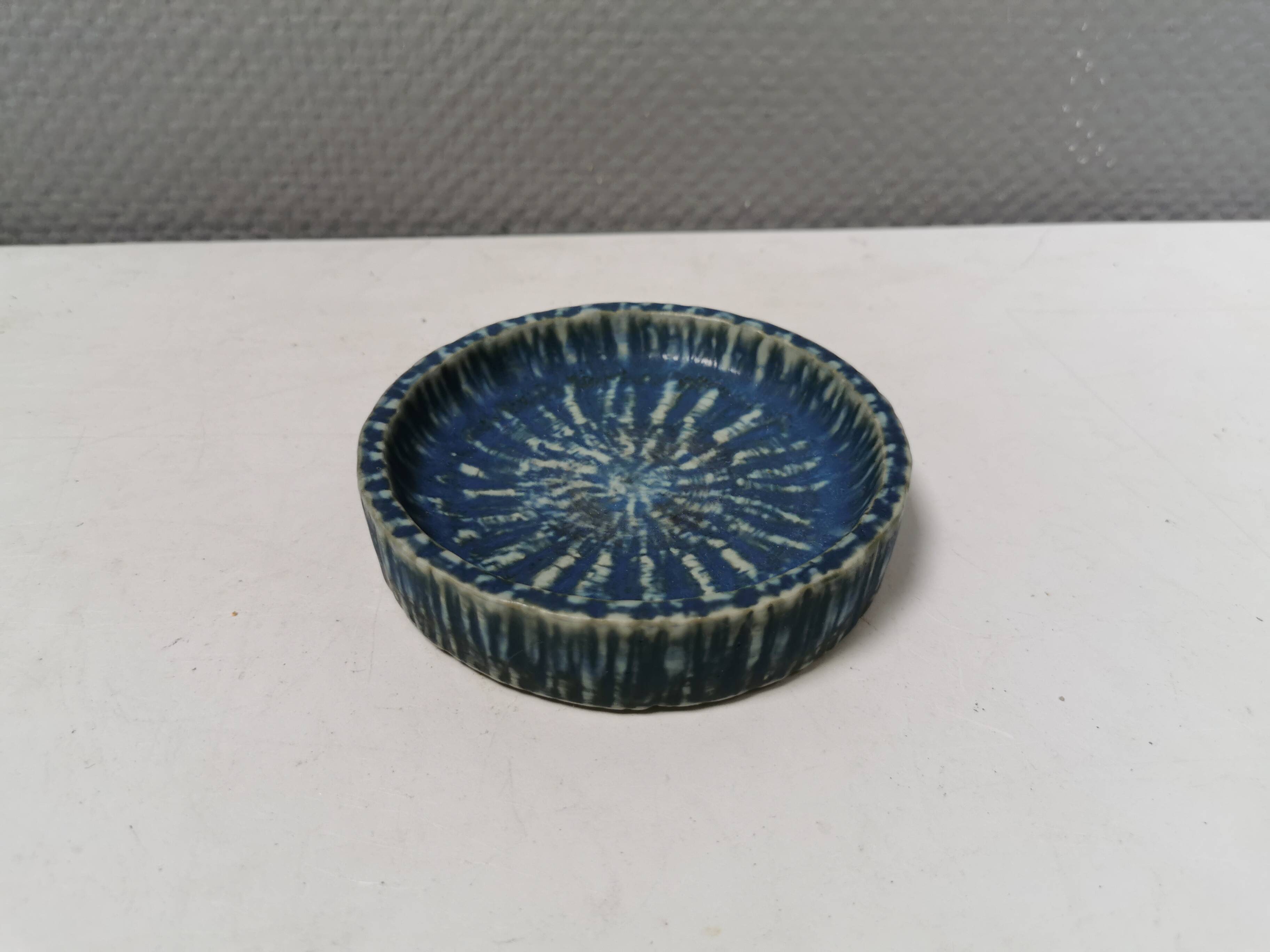 Ashtray in blue hares fur glaze from Rörstrand Sweden, by Gunnar Nylund