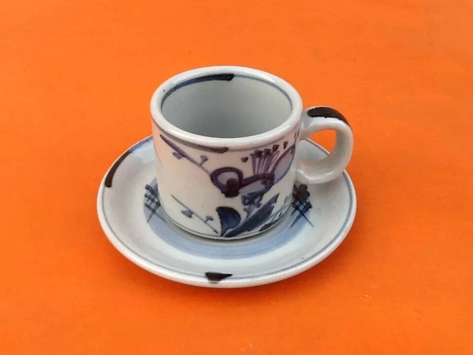 4 coffee cups / saucers glazed ceramic