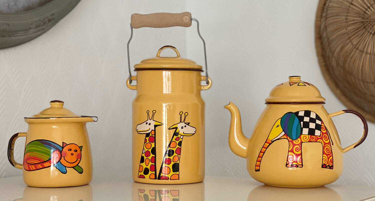 Enamelled sheet metal tea set