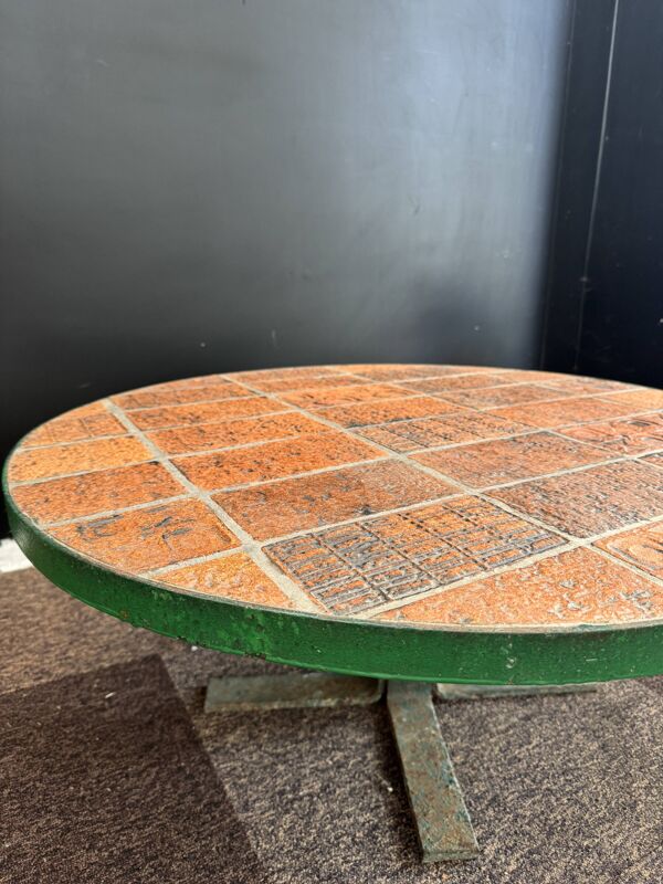 Table basse Jean Jaffeux – Céramique émaillée et piétement métal