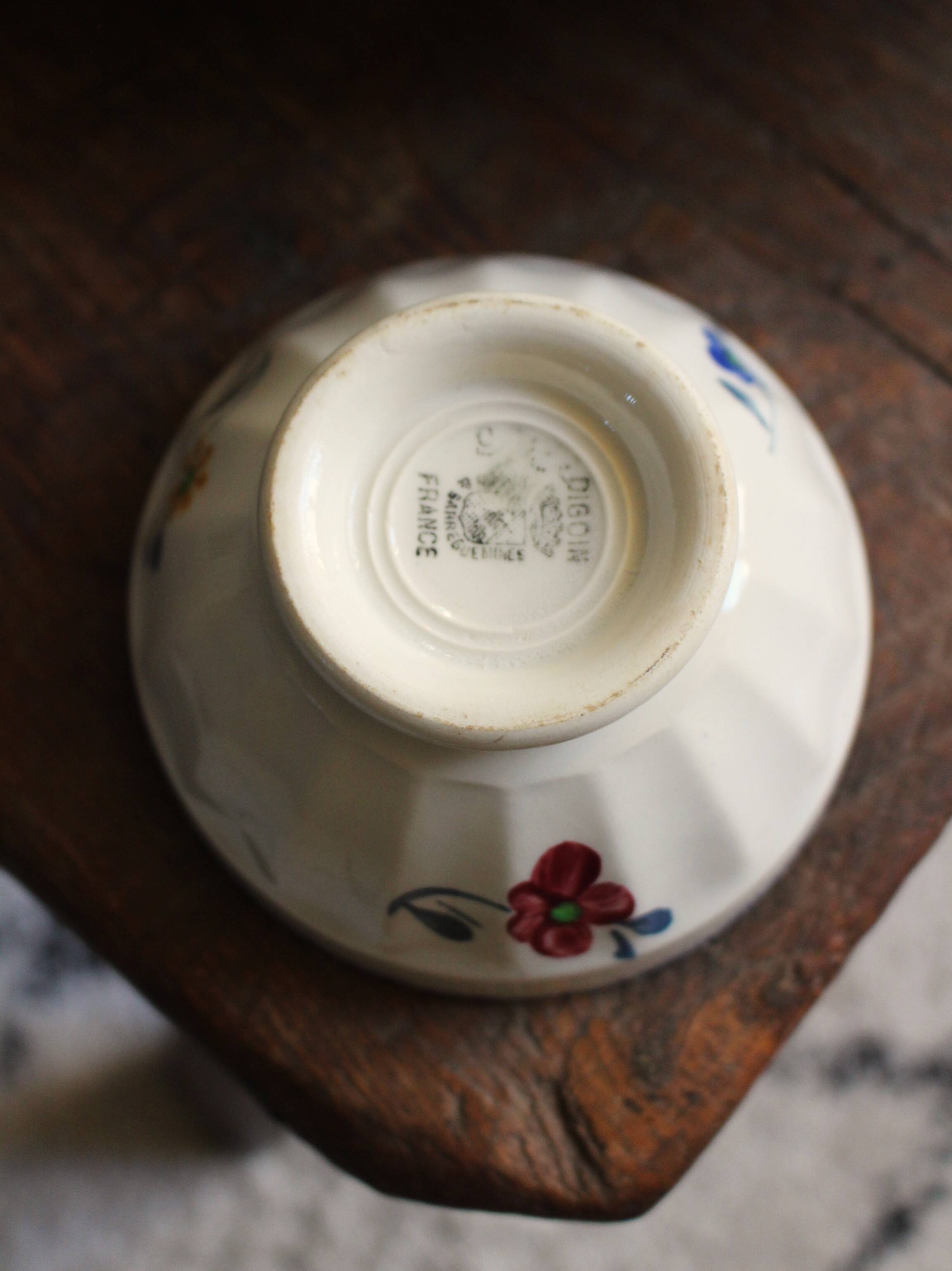 Small bowl on foot with small flowers Digoin Sarreguemines