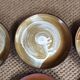 Série de 12 assiettes plates en grès