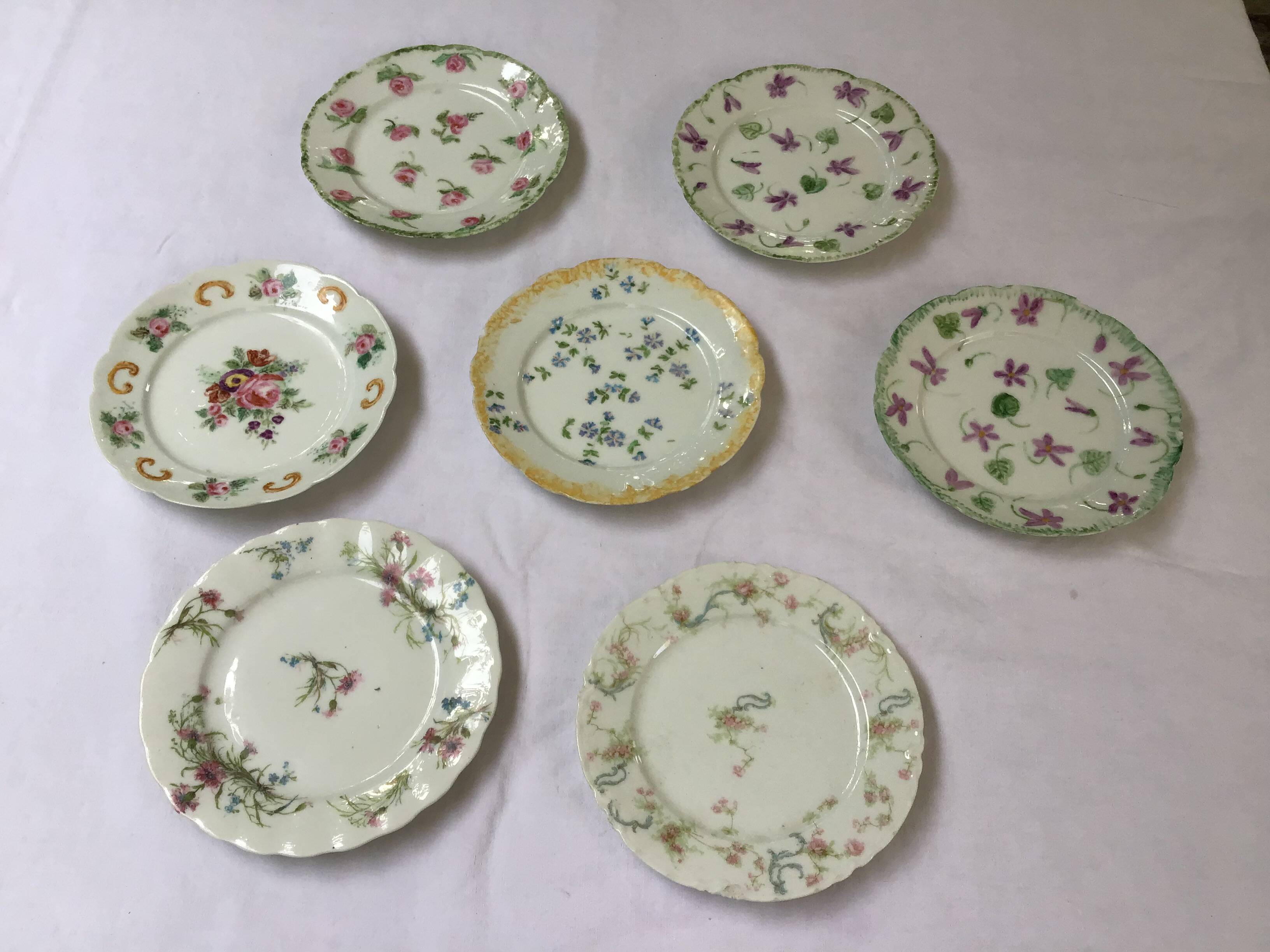 7 small plates in fine Limoges porcelain