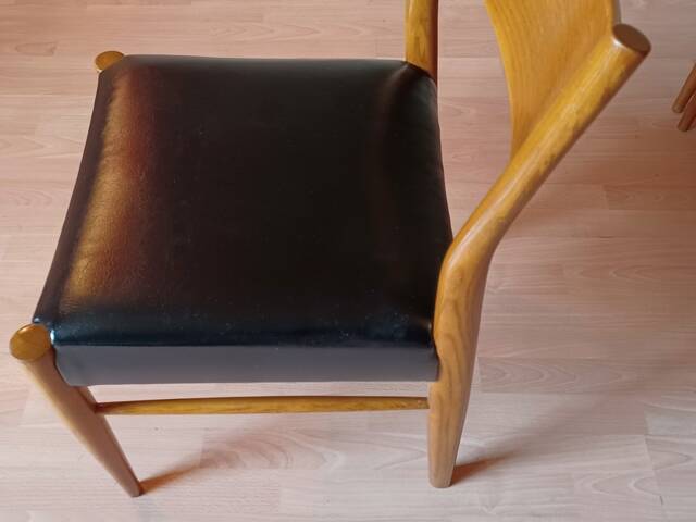 Italian Gessef chairs in light teak, Scandinavian design 1960.