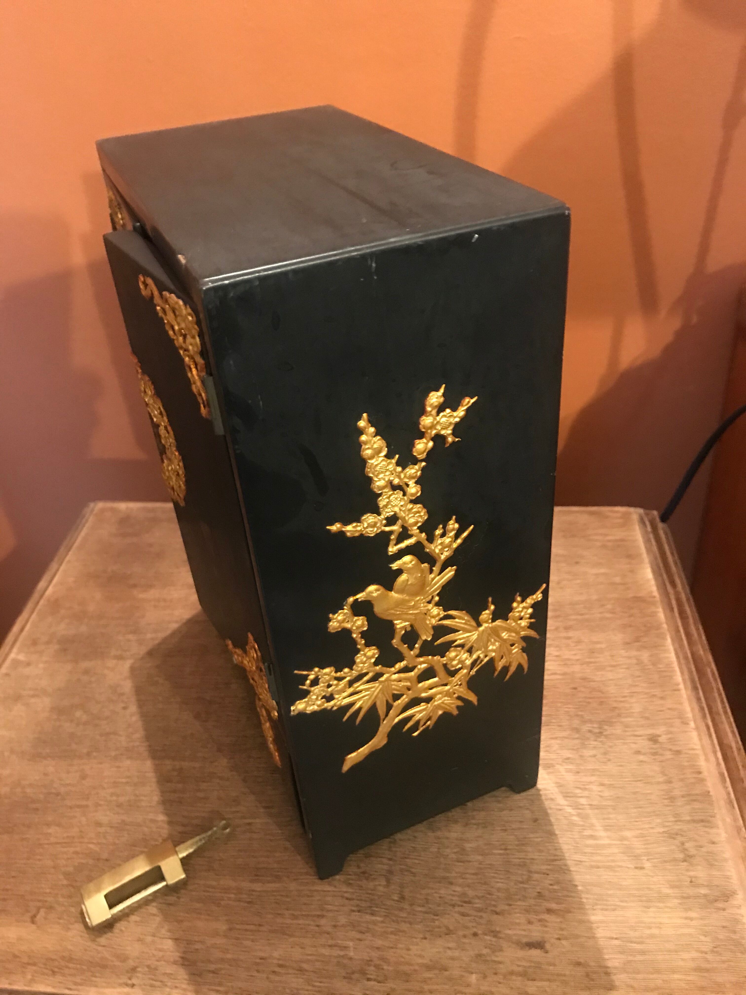 Jewelry box in black lasca