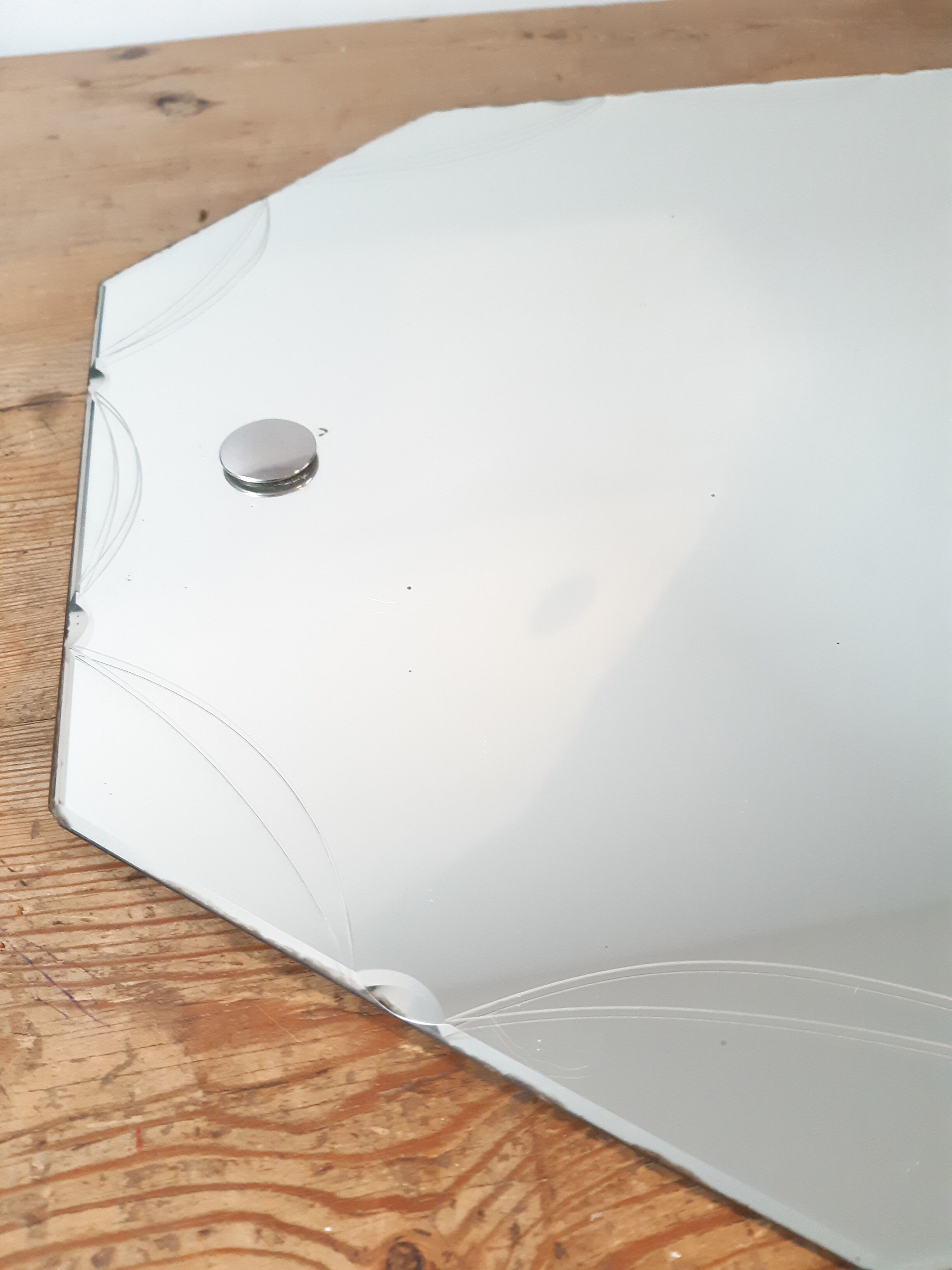 Serious beveled octagonal mirror 51x39cm