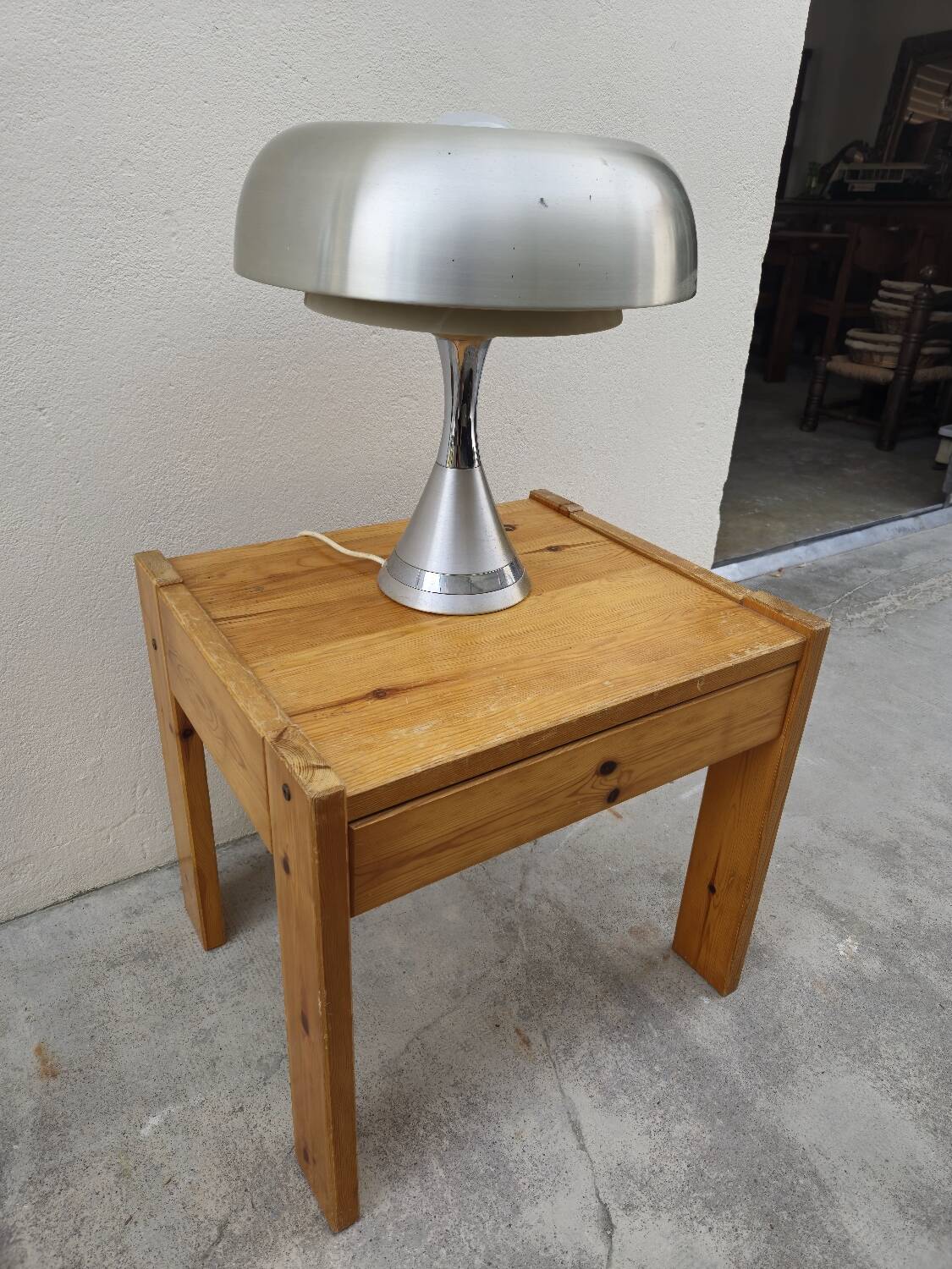 Regain bedside table in vintage pine