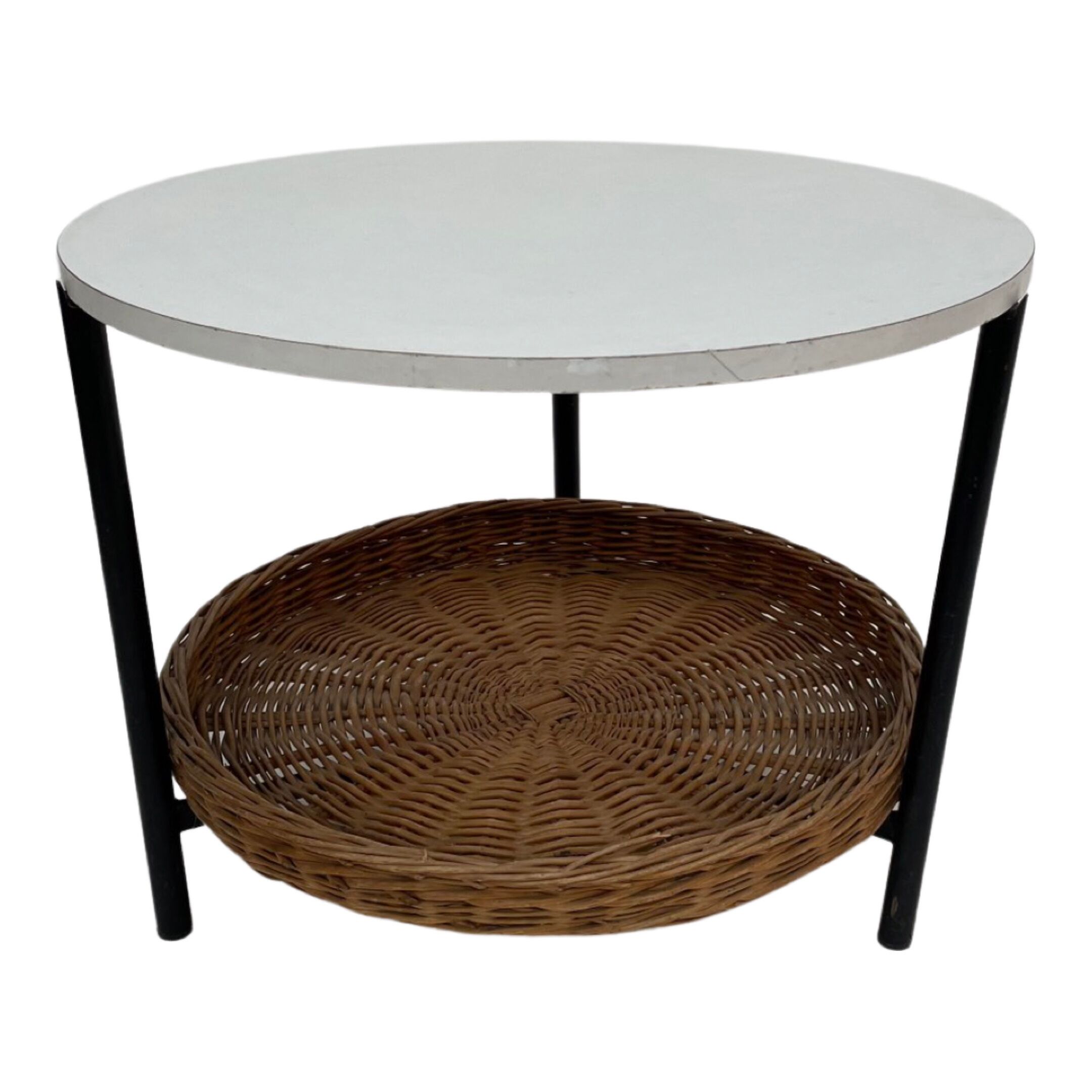 Modèle compact de table basse vintage avec panier de magazine
