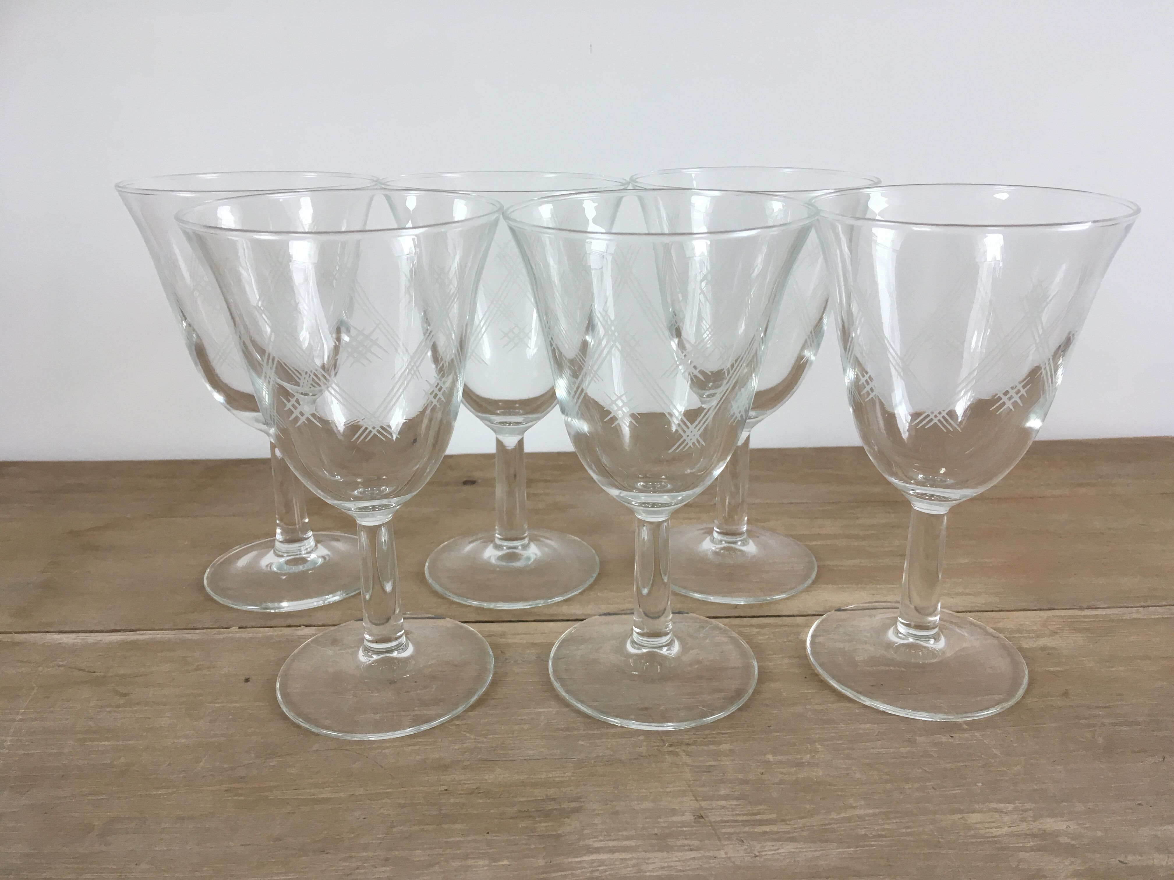 6 verres à pied en verre gravé croisillons