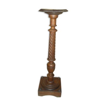 Wooden pedestal column
