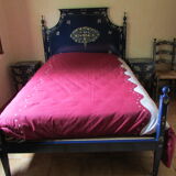 bed, flowery blue lacquer