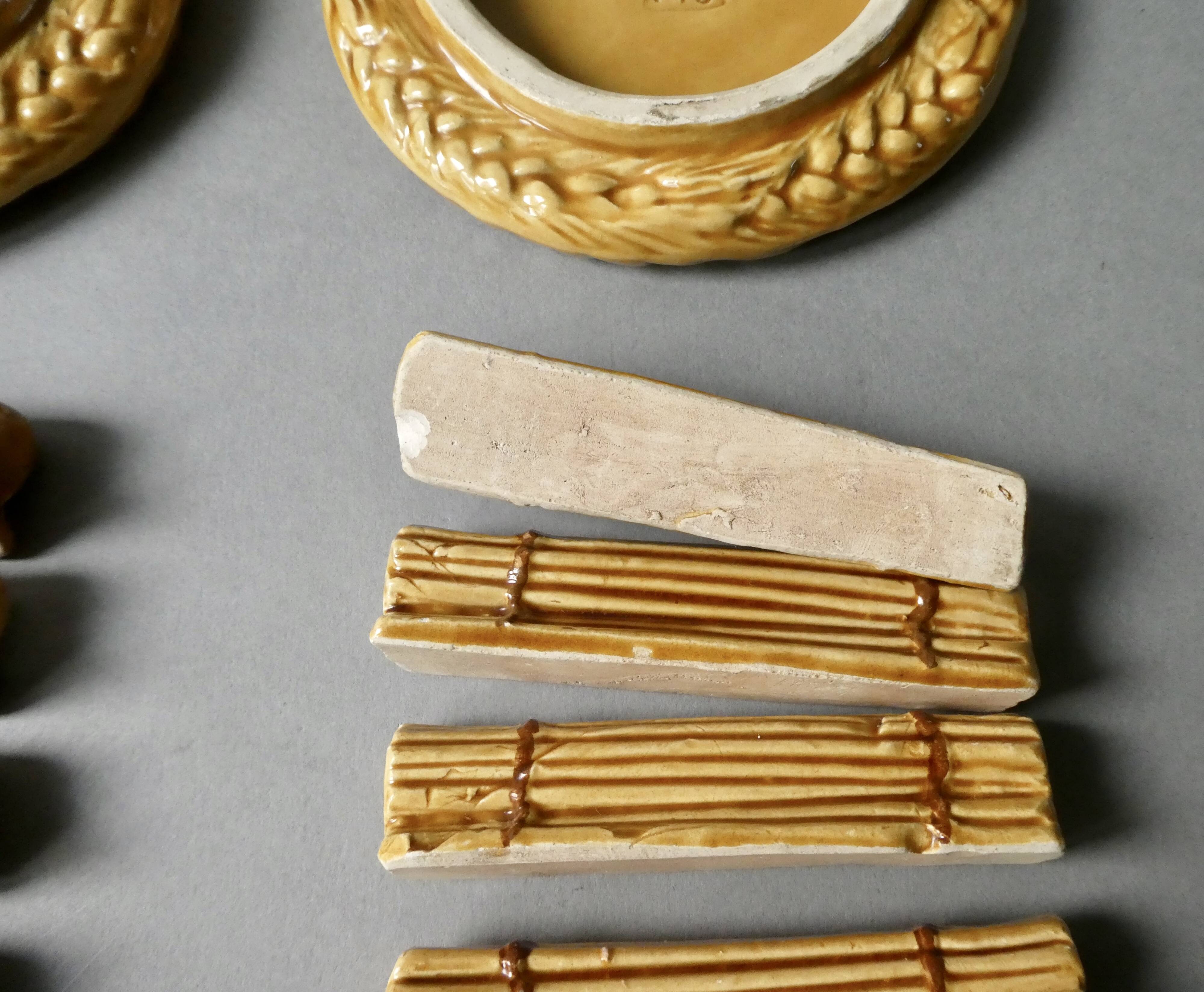 12 knife rests and 2 bottle coasters in earthenware