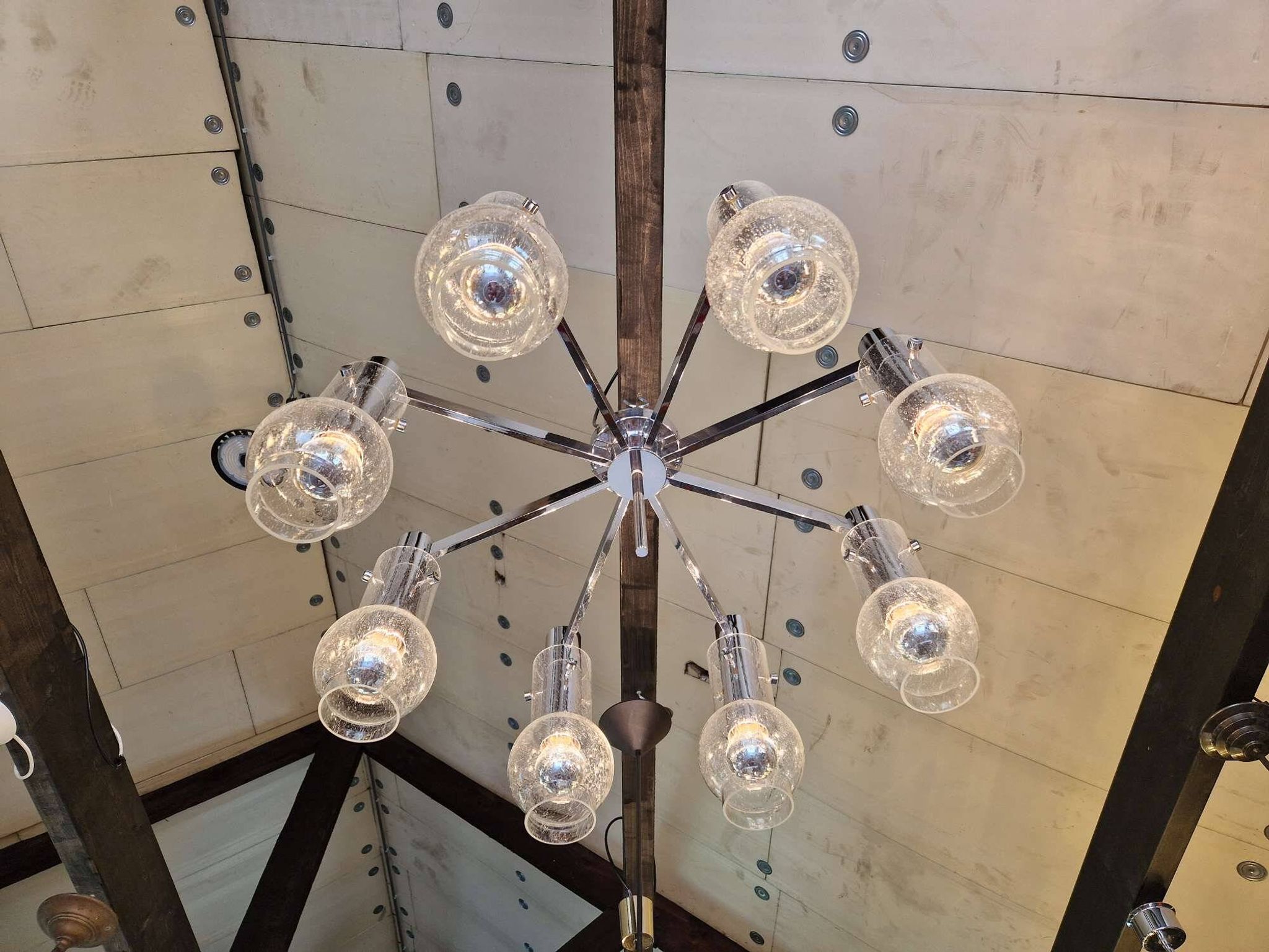 Grand plafonnier/lustre en métal chromé et verre soufflé bullé, années 1970