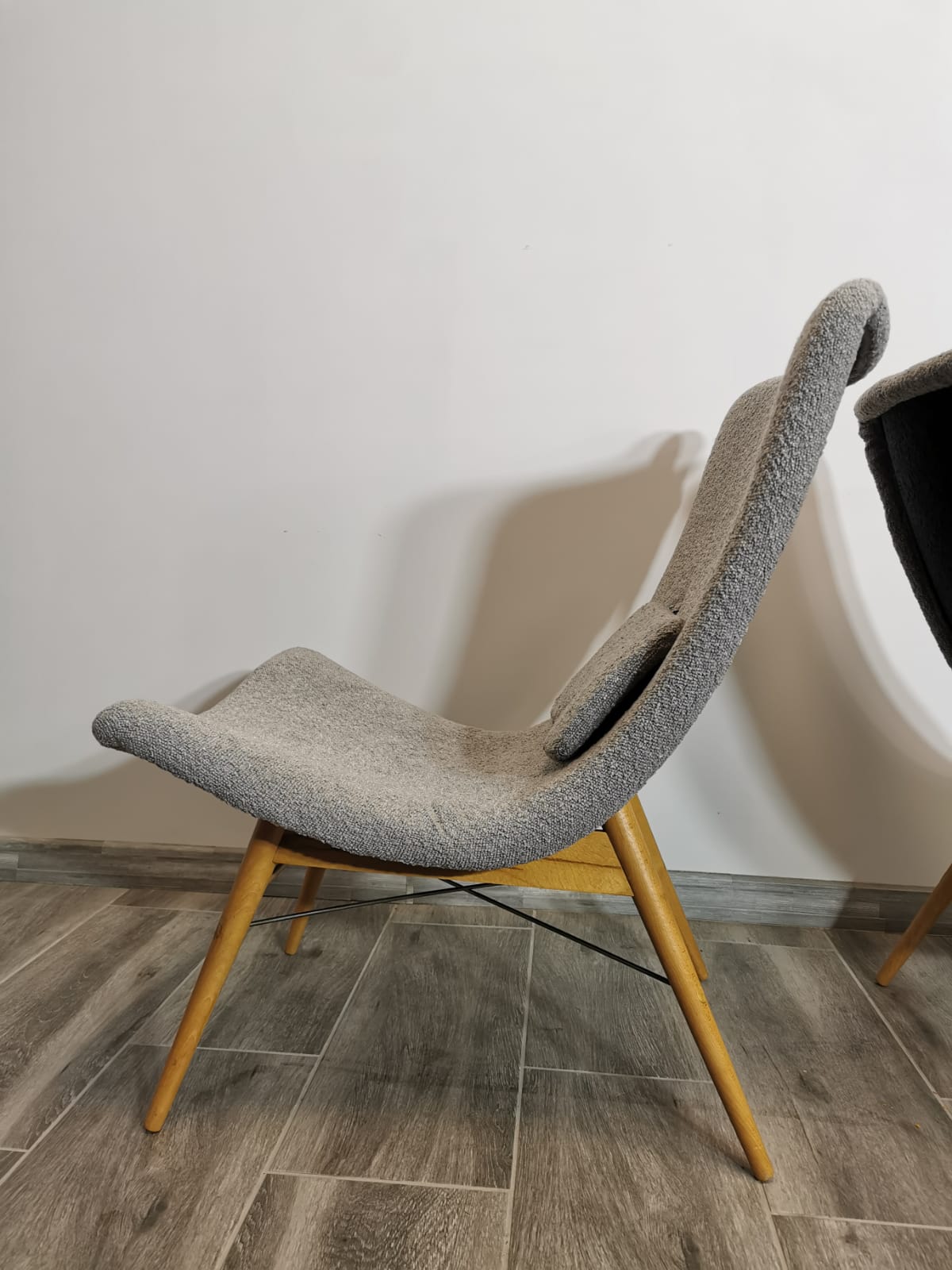 Paire de fauteuils restaurée par Miroslav Navratil