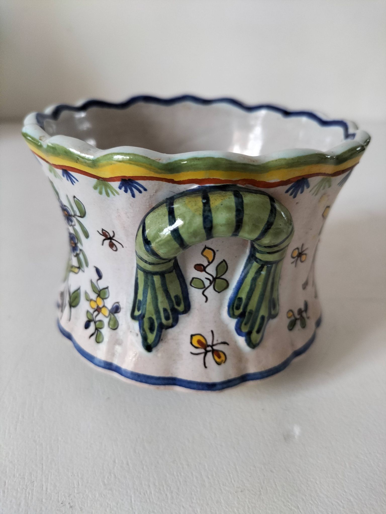 Petit cache-pot en faïence polychrome – Fourmaintraux-Courquin Desvres