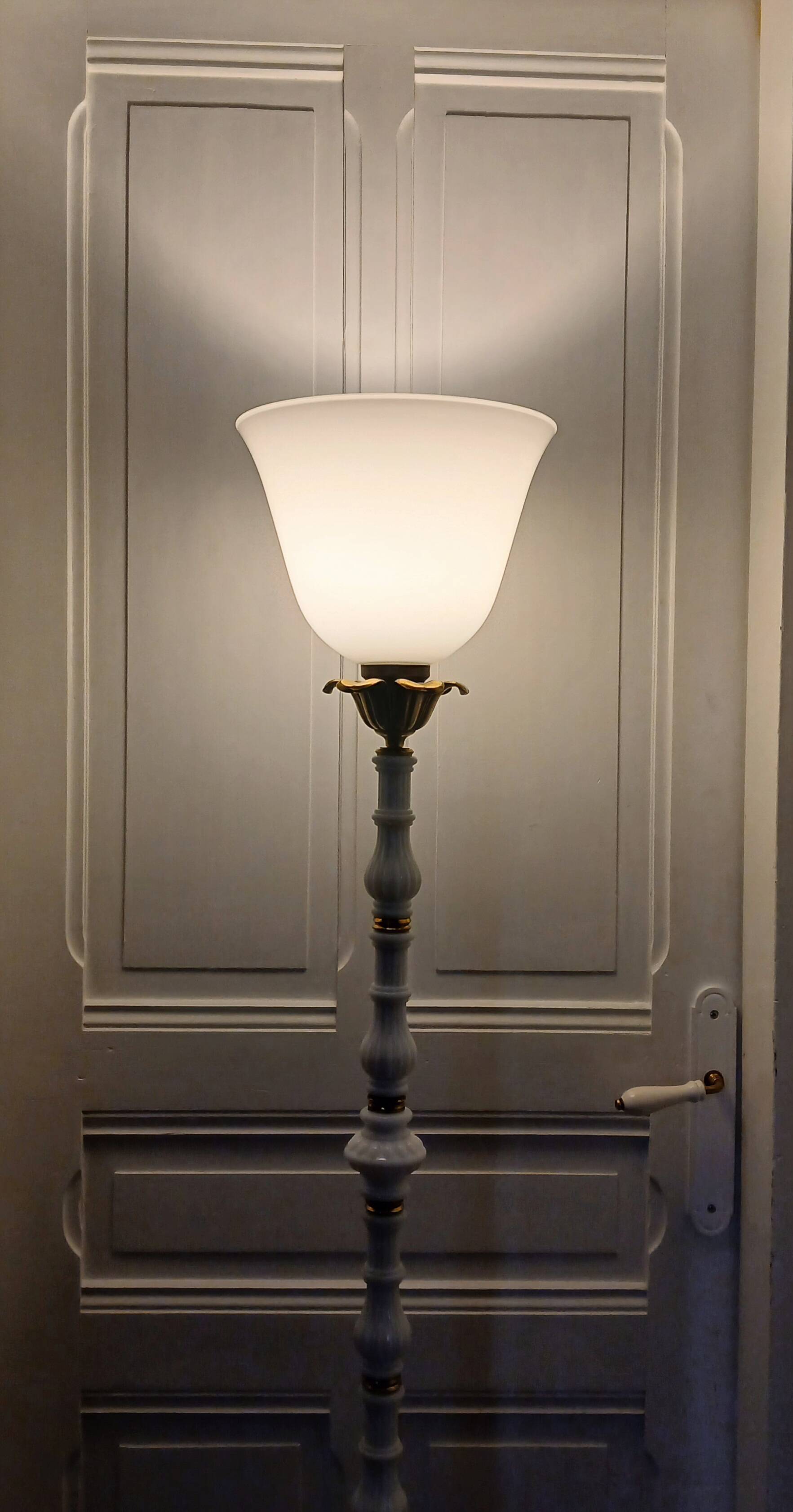 Lampadaire vintage art déco opaline et bronze
