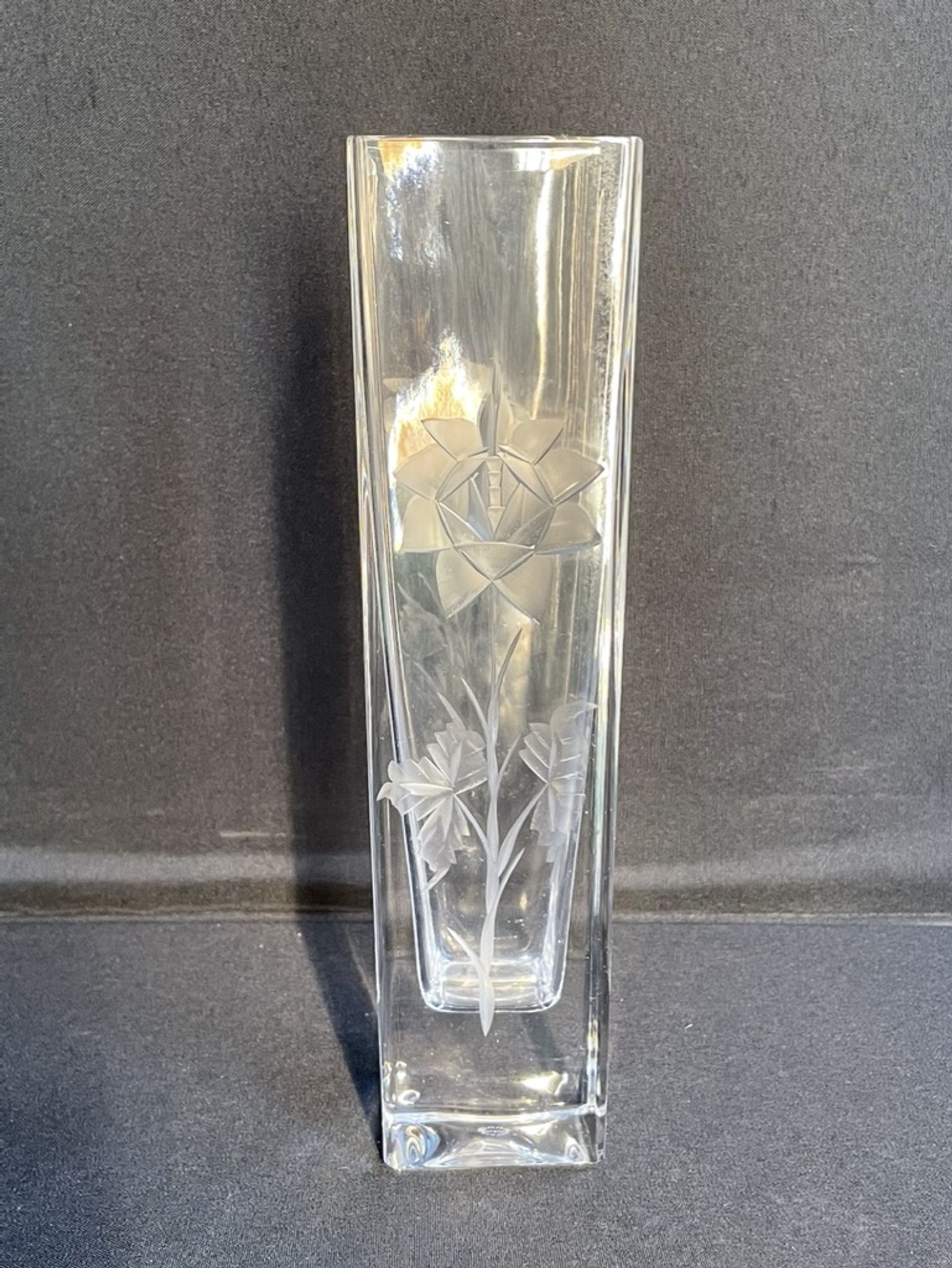 Cristallerie de Vannes le Châtel - Vannes Cristal France - Square vase - Cut crystal