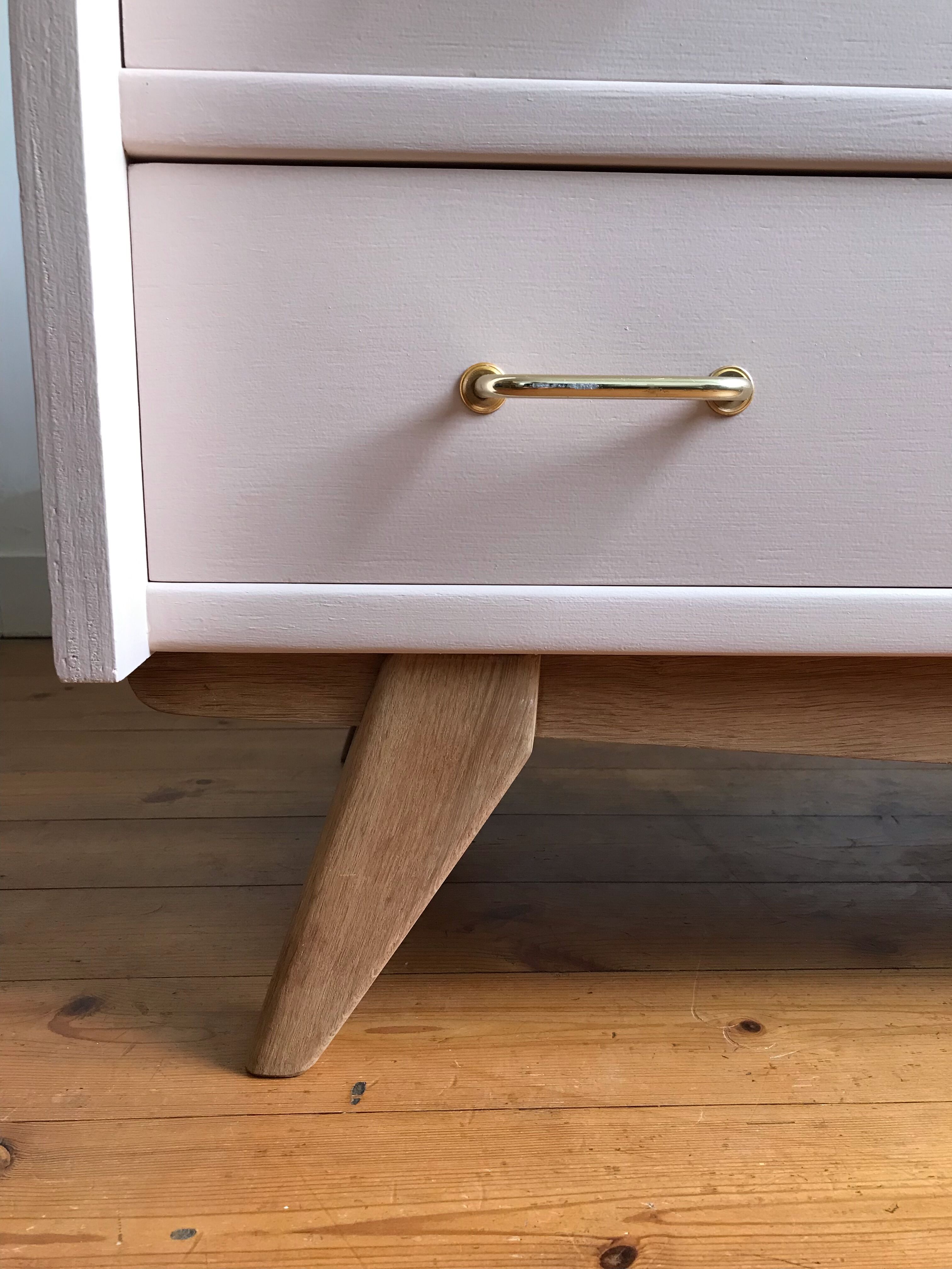 Commode year 50 painted in Setting Plaster from Farrow & Ball