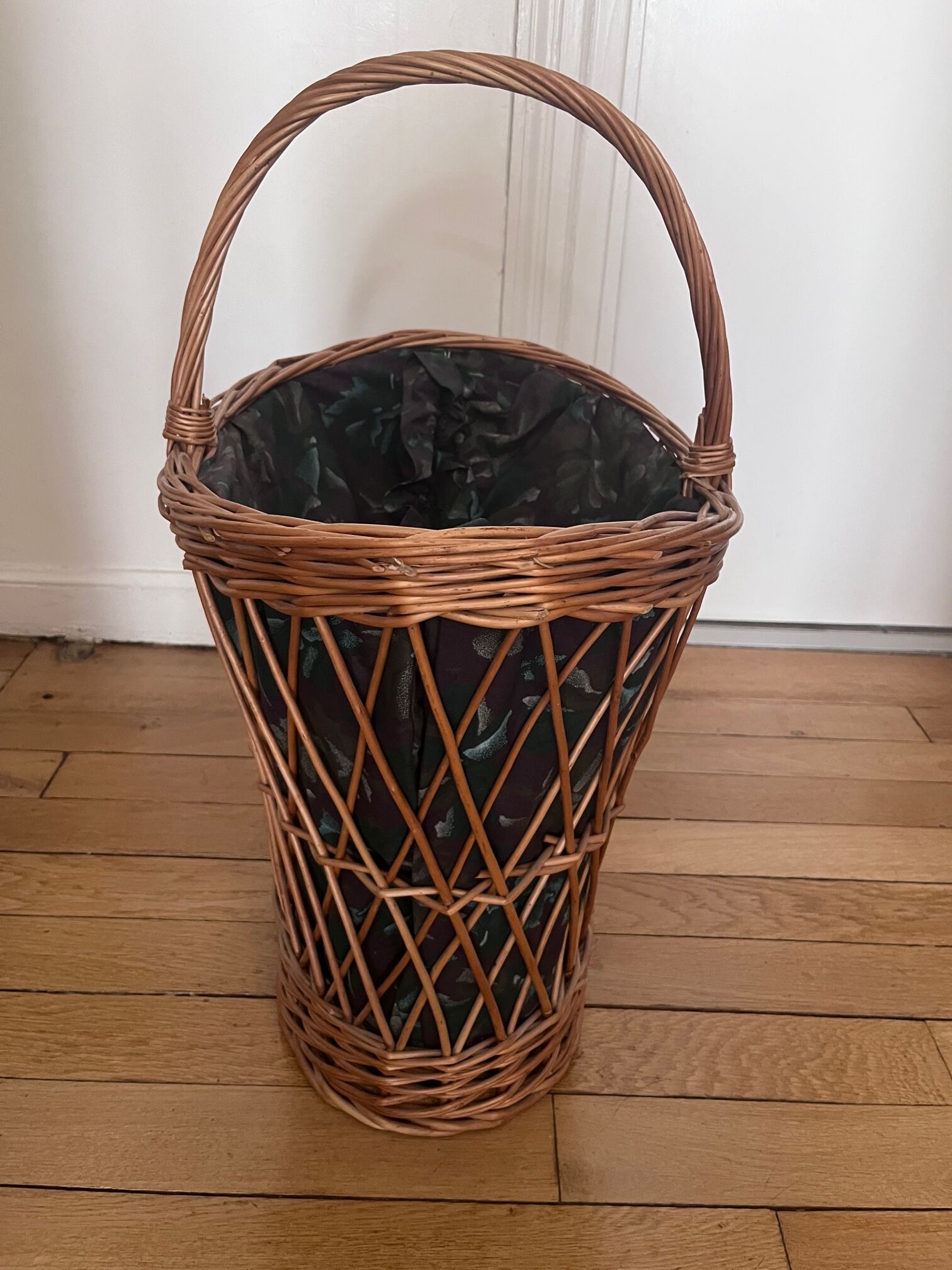 Wicker laundry basket