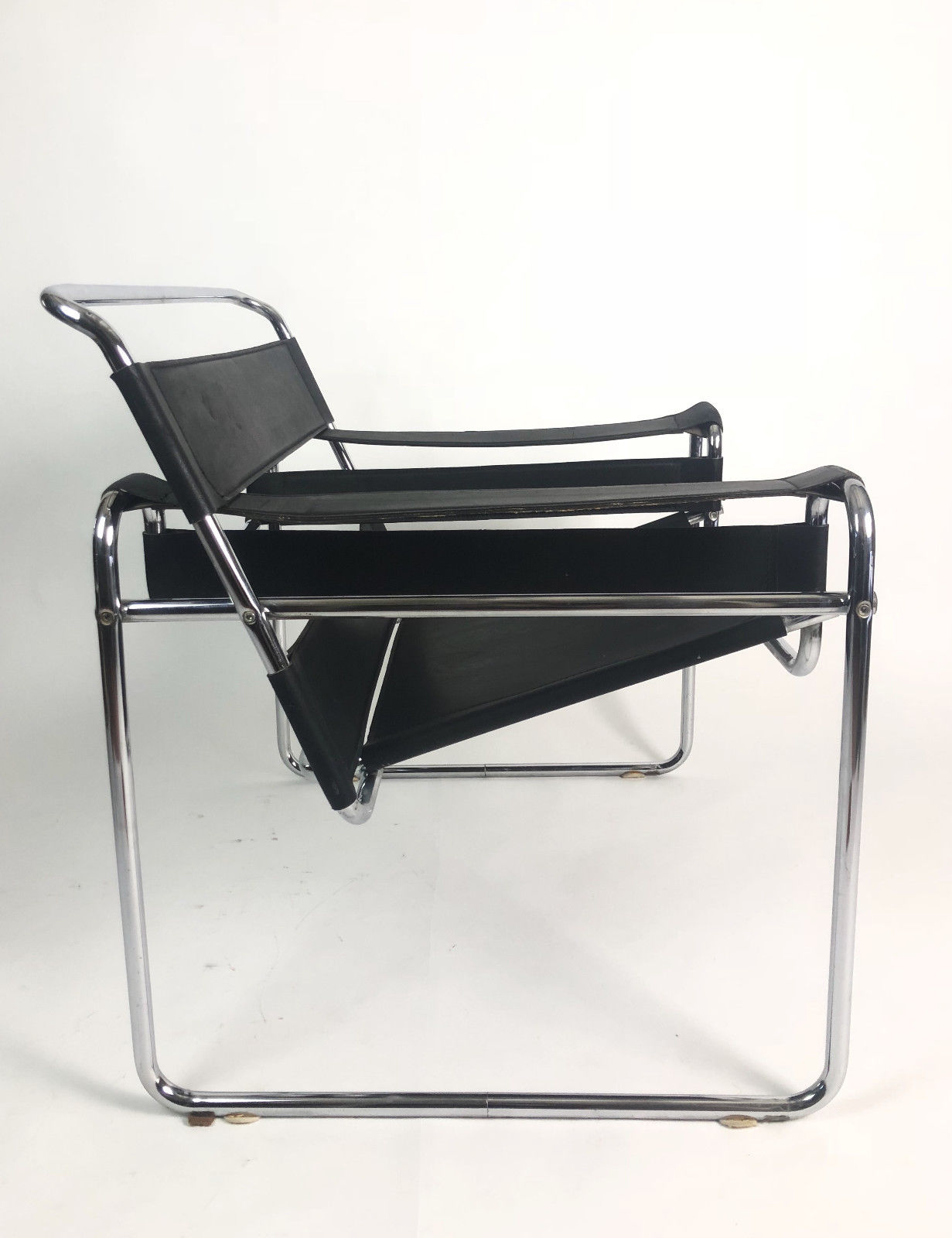 Pair of "vassily" model armchairs Marcel Breuer 1980
