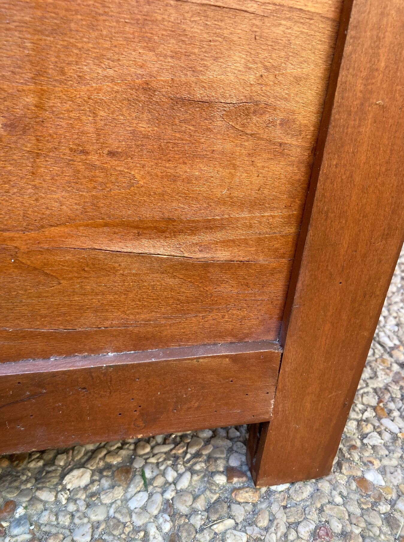 Old Parisian bonnetière