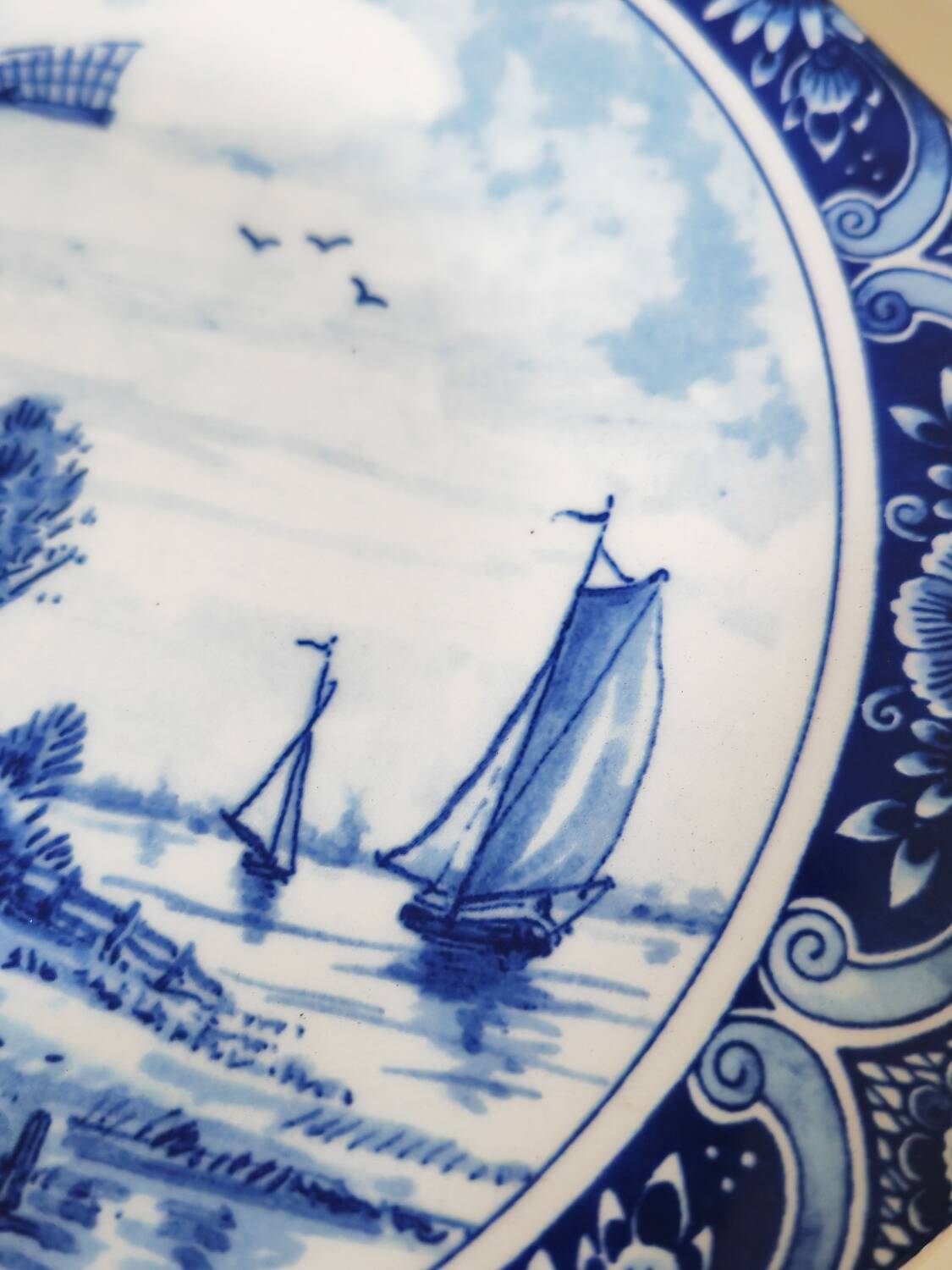 Delft mill and boats plate