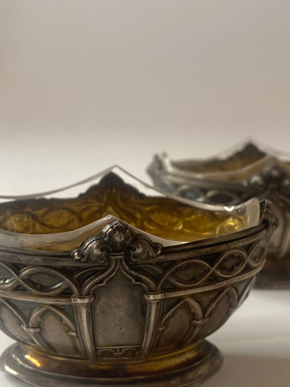 2 salt shakers Saint Louis in silver