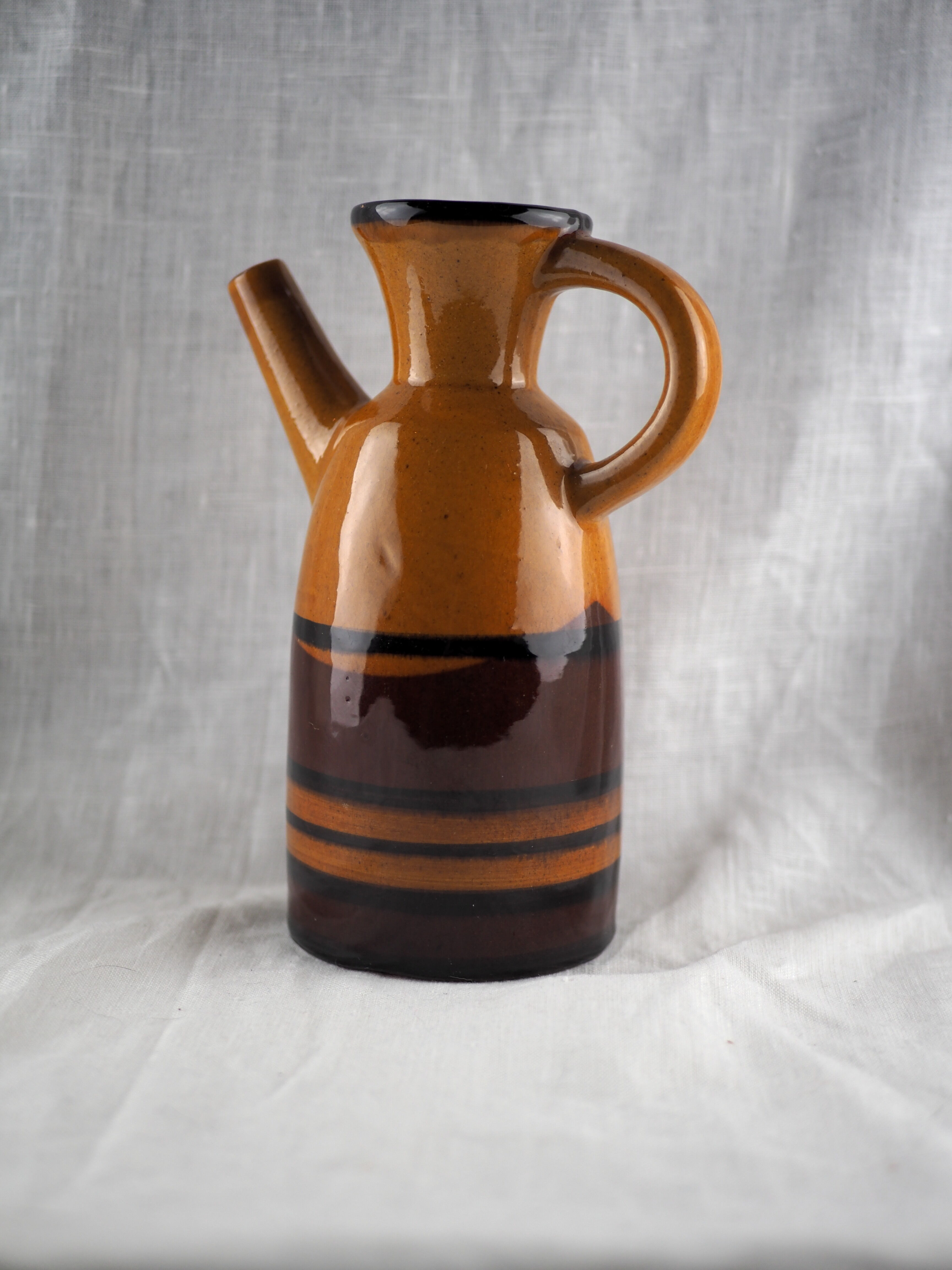Water pitcher, vibe sixties black and ochre - anonymous - 50s / 60s