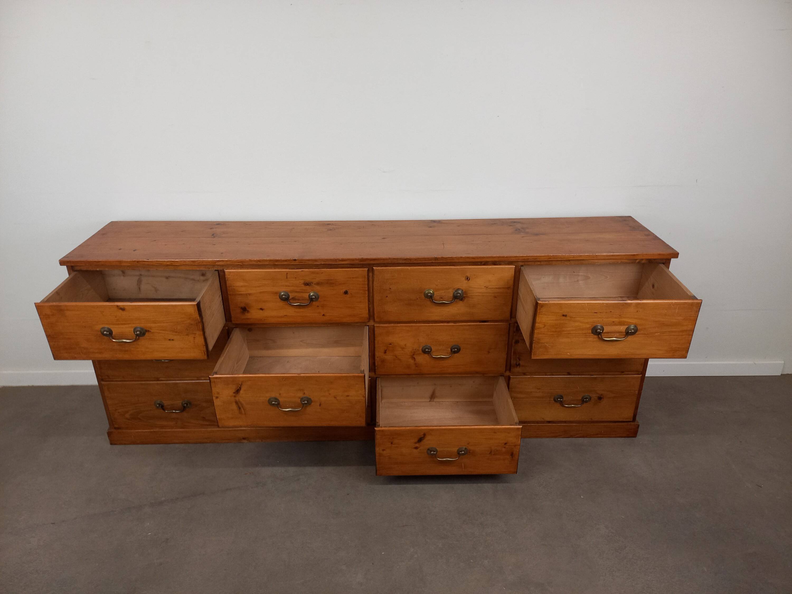 Meuble de métier à tiroirs