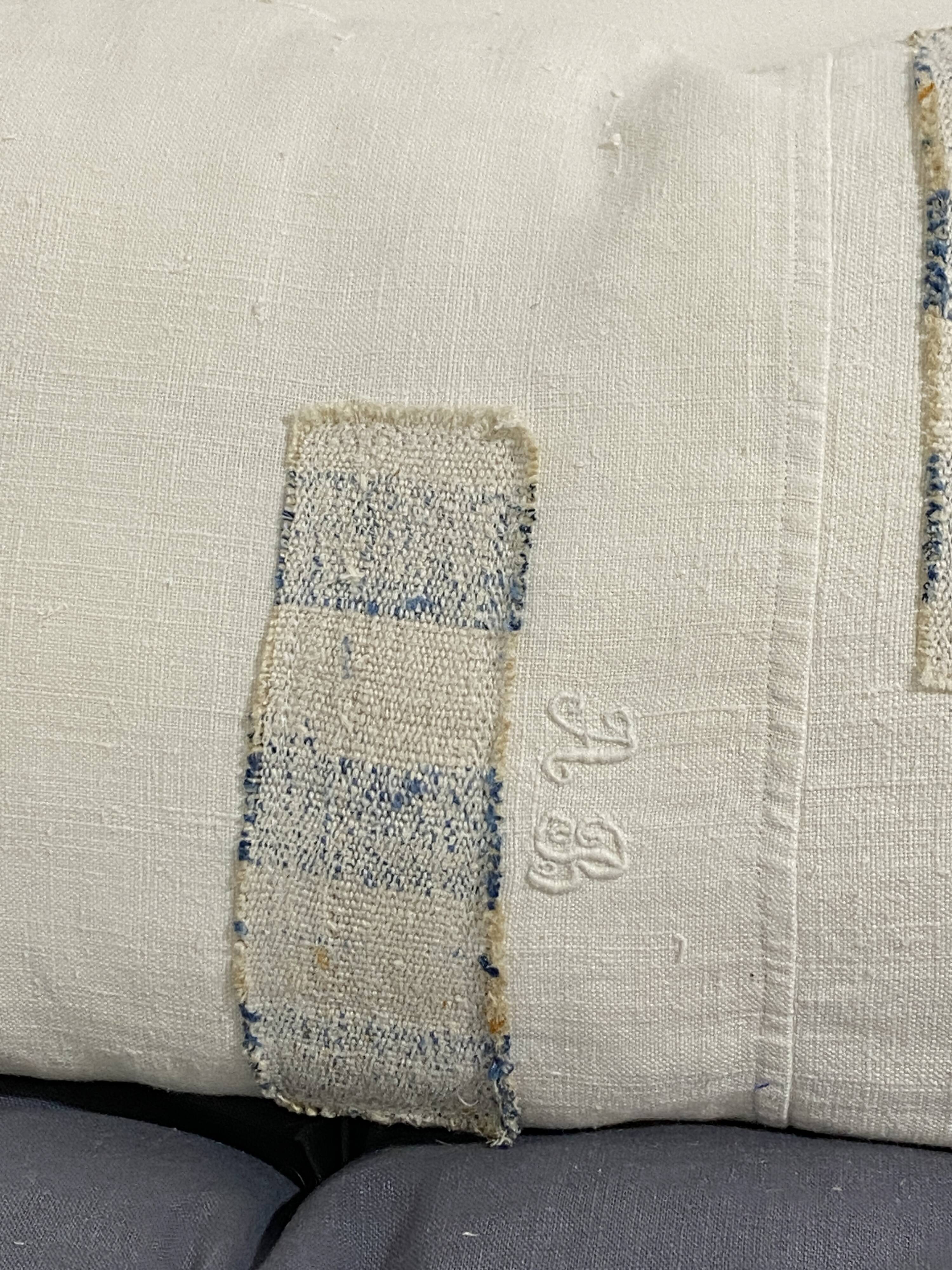 Coussin artisanal en toile ancienne style Kilim