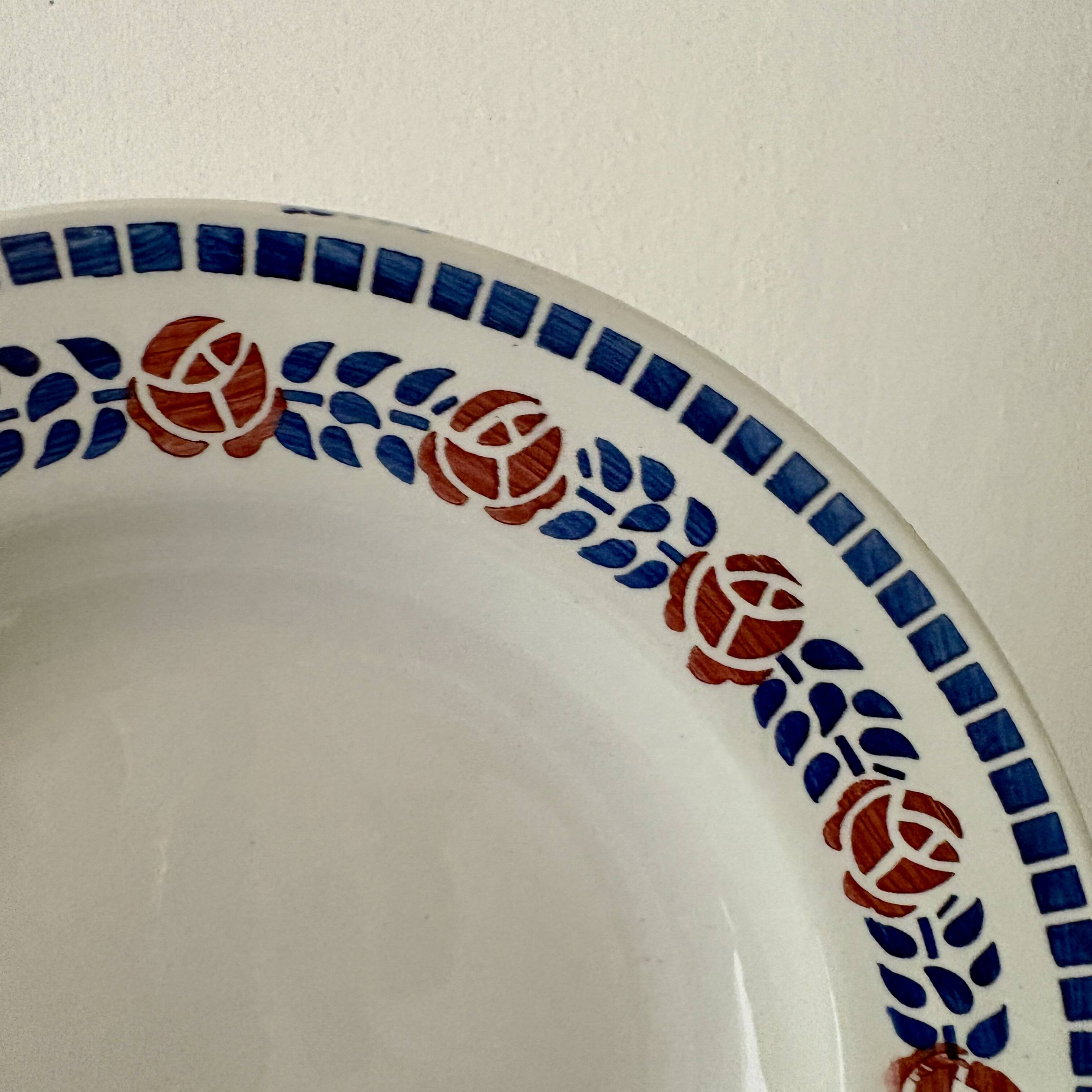 Set of 8 vintage deep plates