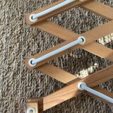 Extendable wall lamp in Scandinavian wood