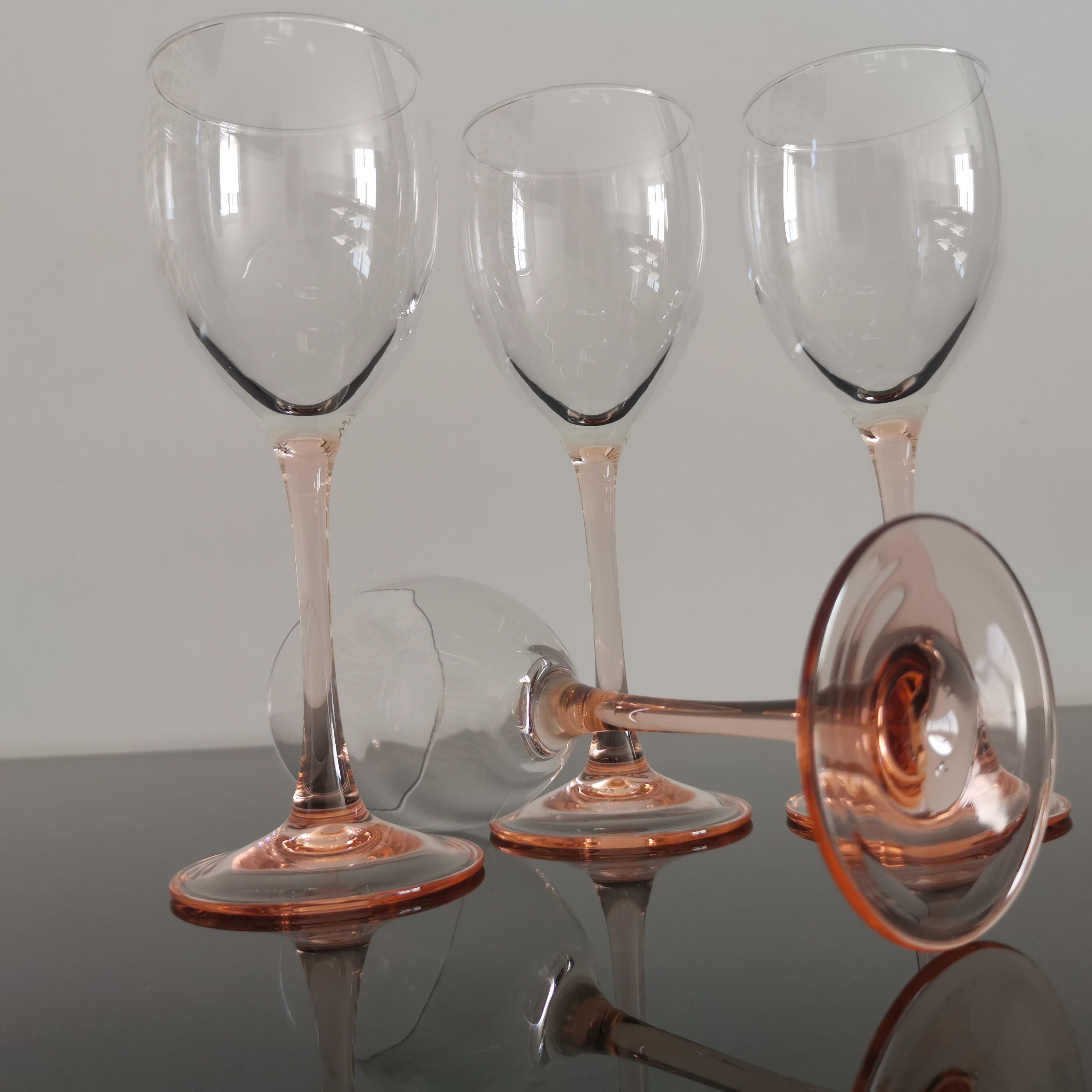 White wine glasses Luminarc pink feet