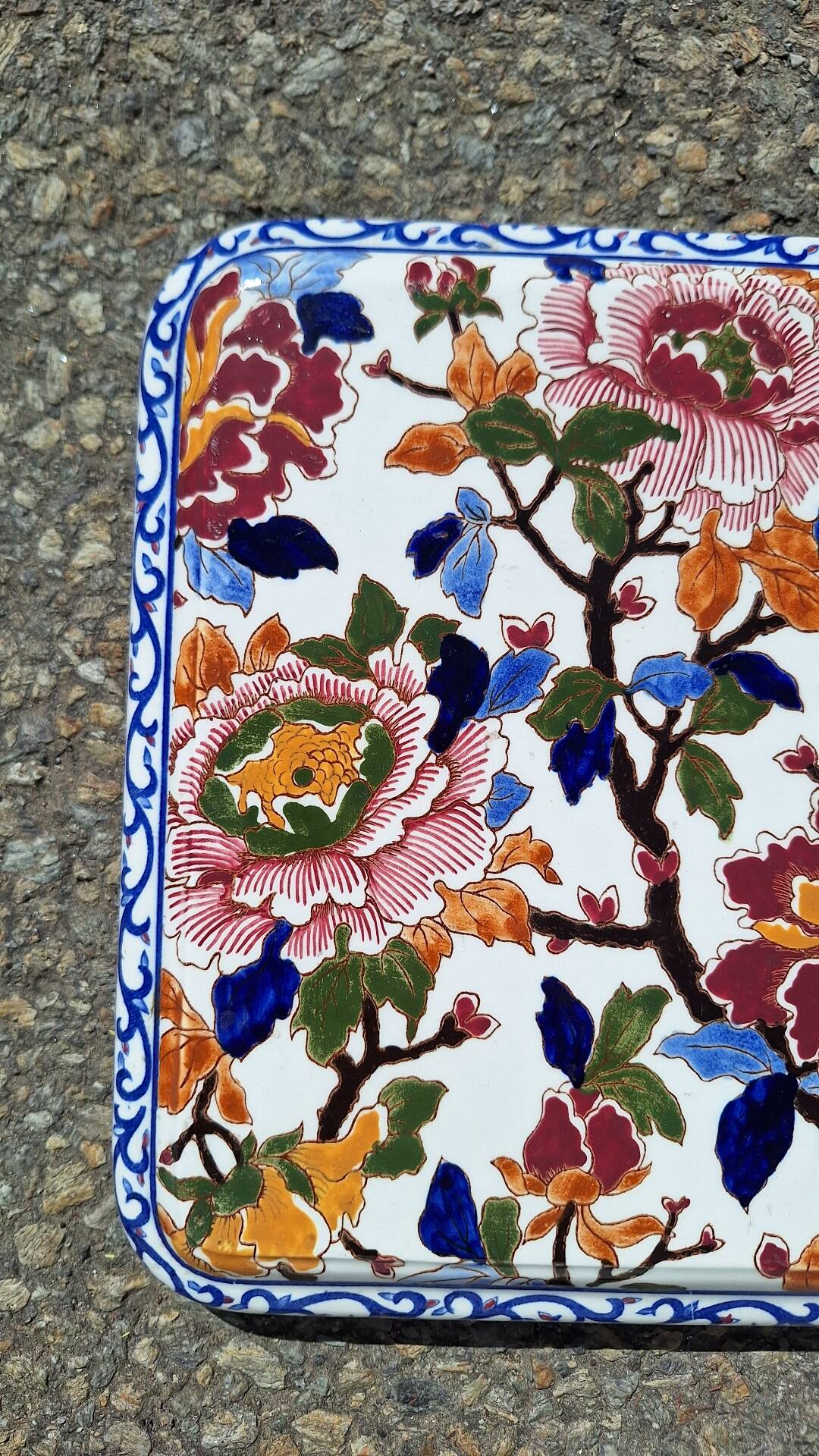 Gien trivet model peony