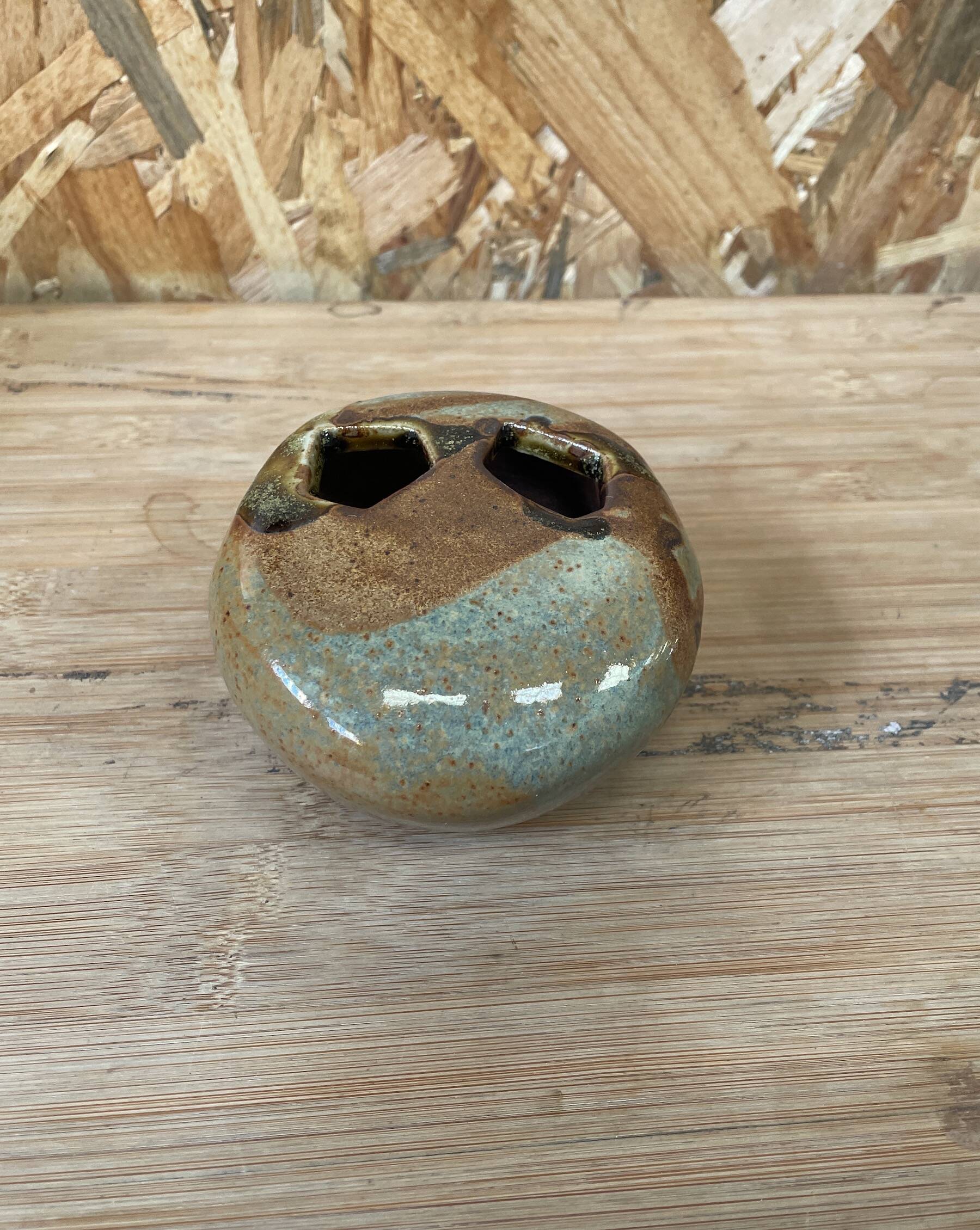 Flower spade in Puisaye sandstone by Jean Cacheleux