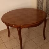 Round table with extension