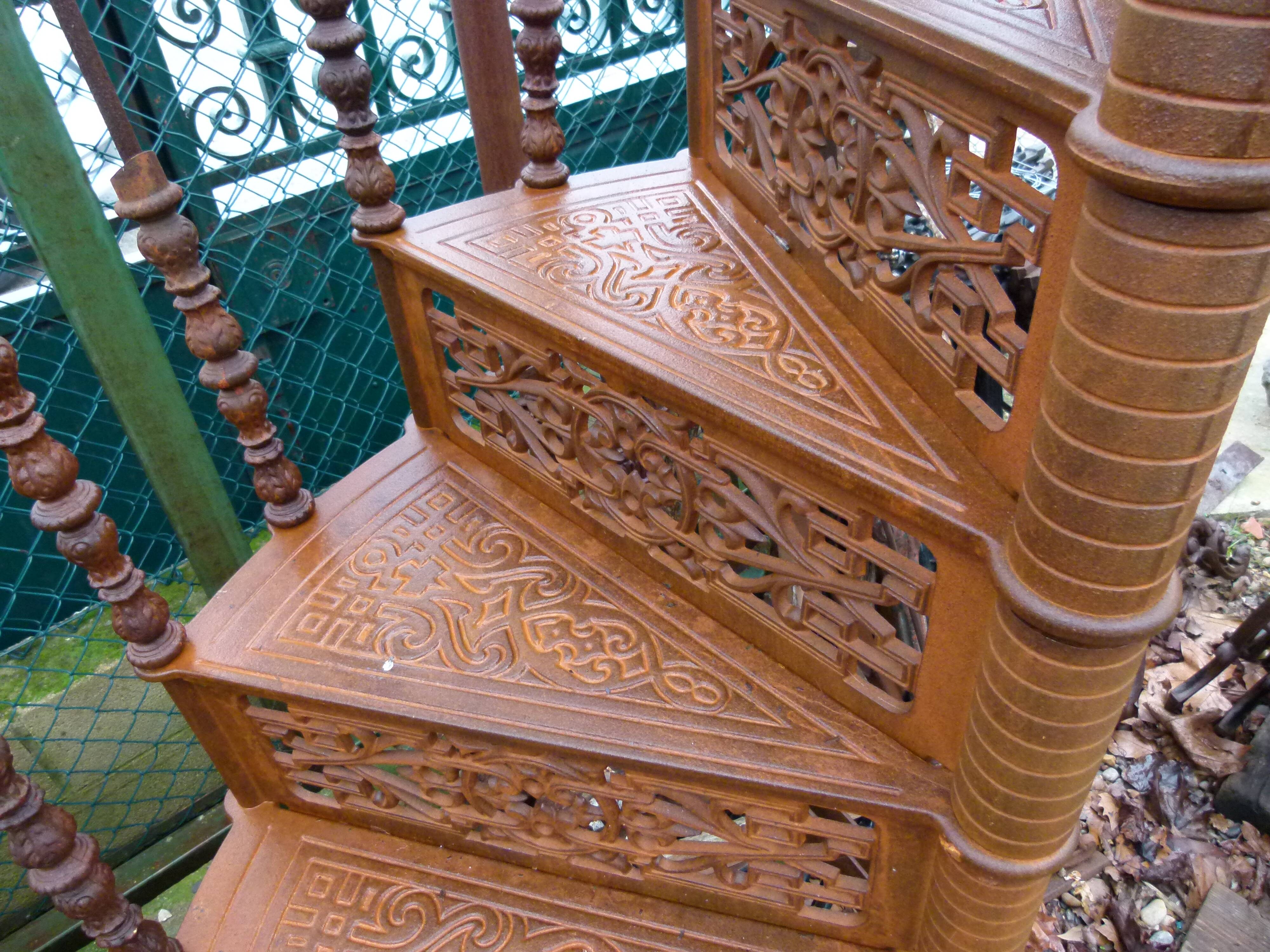 Spiral staircase in cast iron XXth
