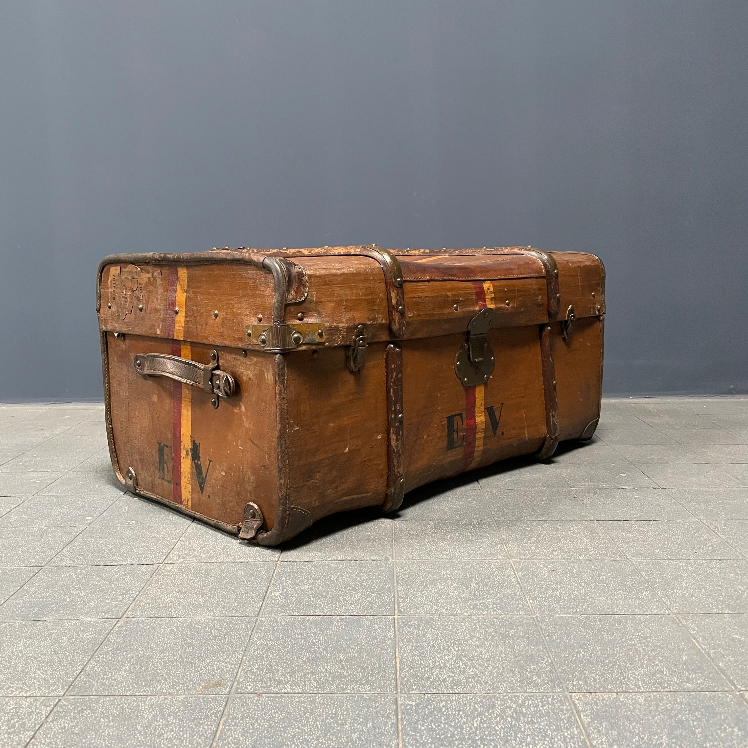 Antique brown travel case with wooden slides from the early 1900s