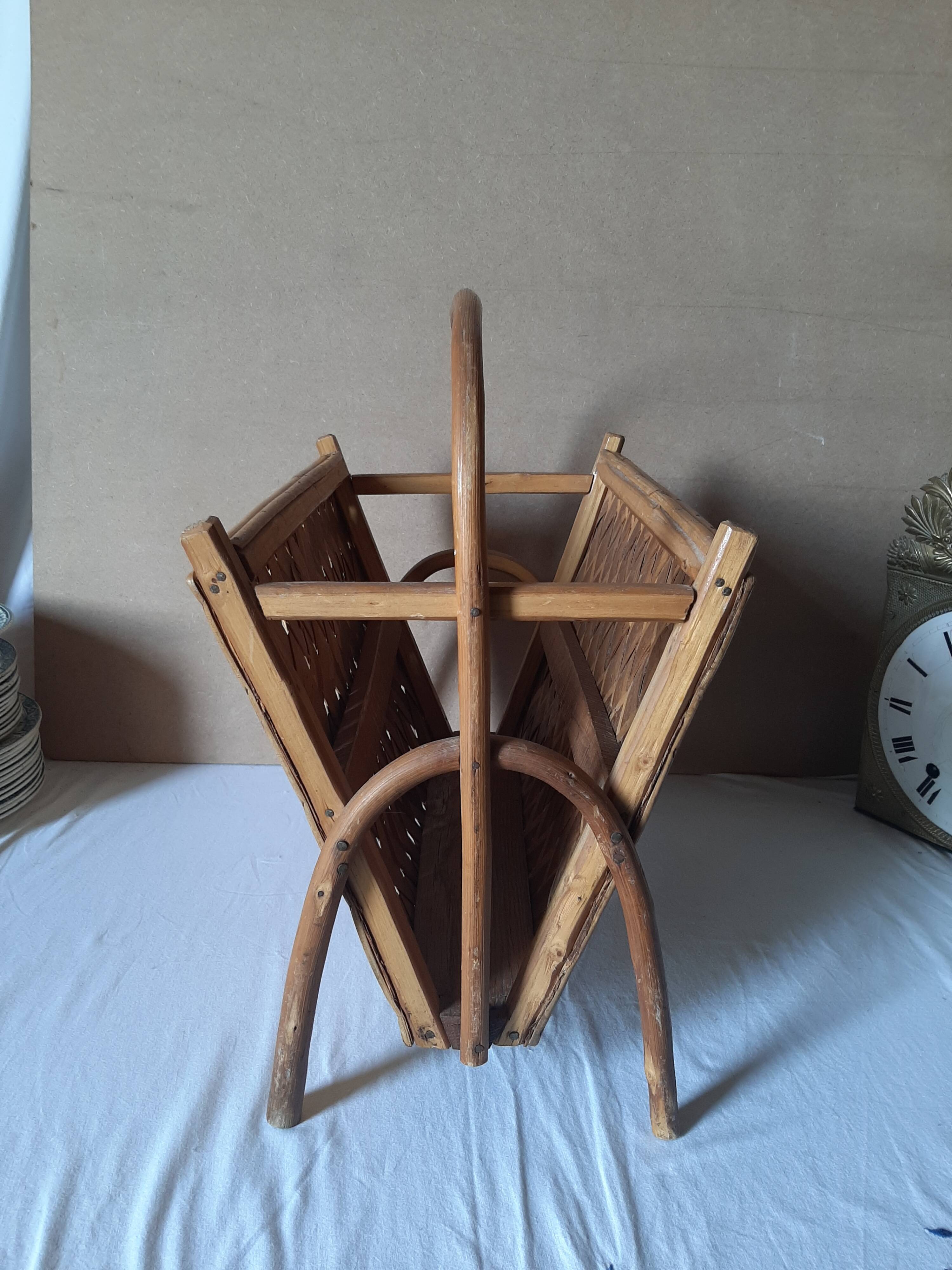 Porte revue vintage en chataignier