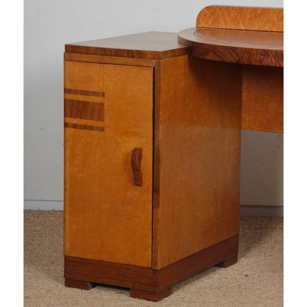 Wooden dressing table/desk, English work from the 1930s.