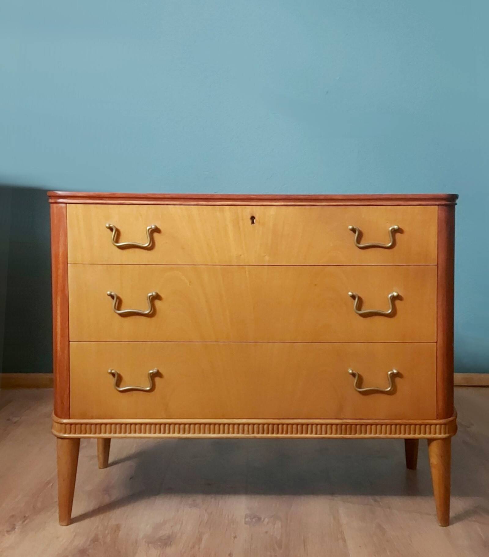 Commode scandinave en frêne des années 1950