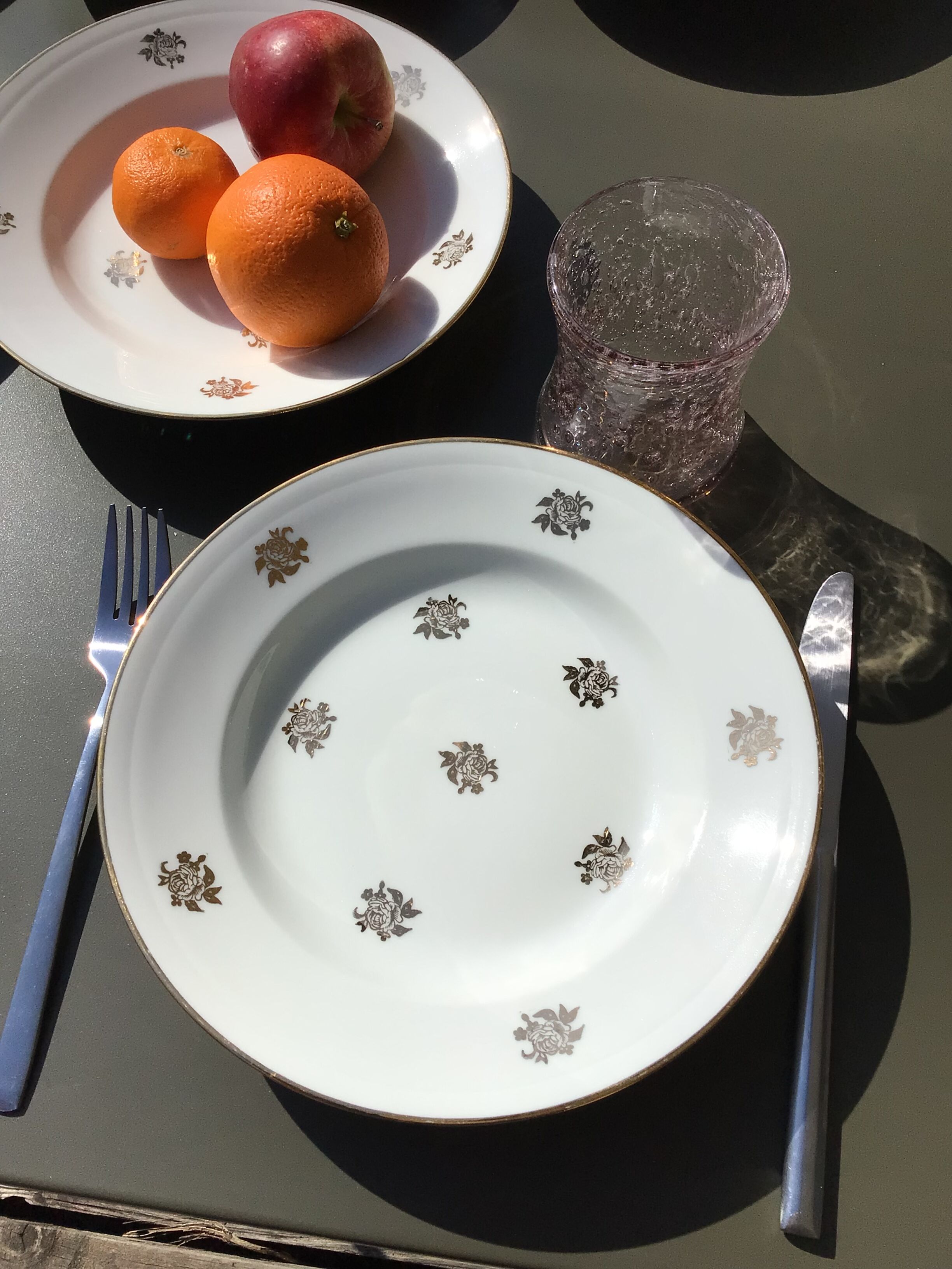 6 assiettes creuses porcelaine ivoire décor or roses