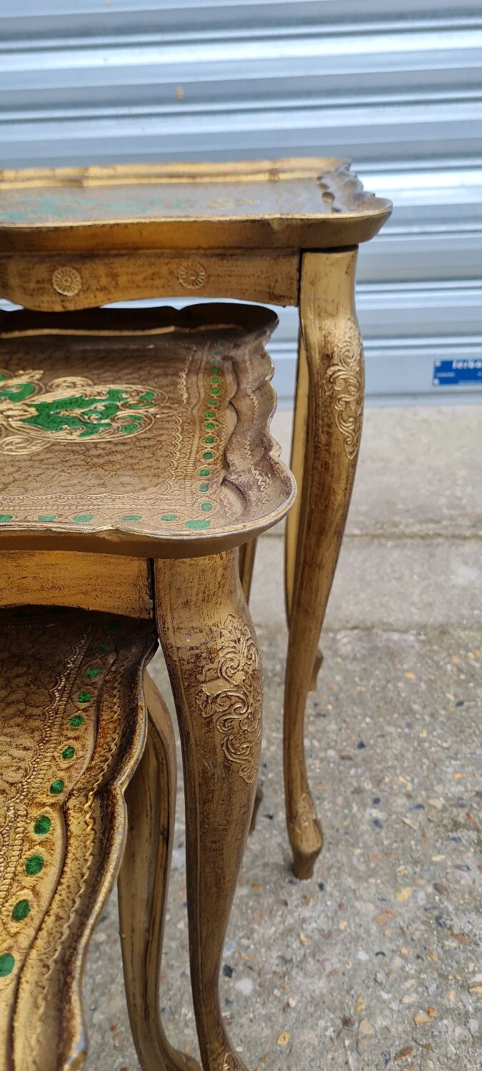 Venetian nesting table