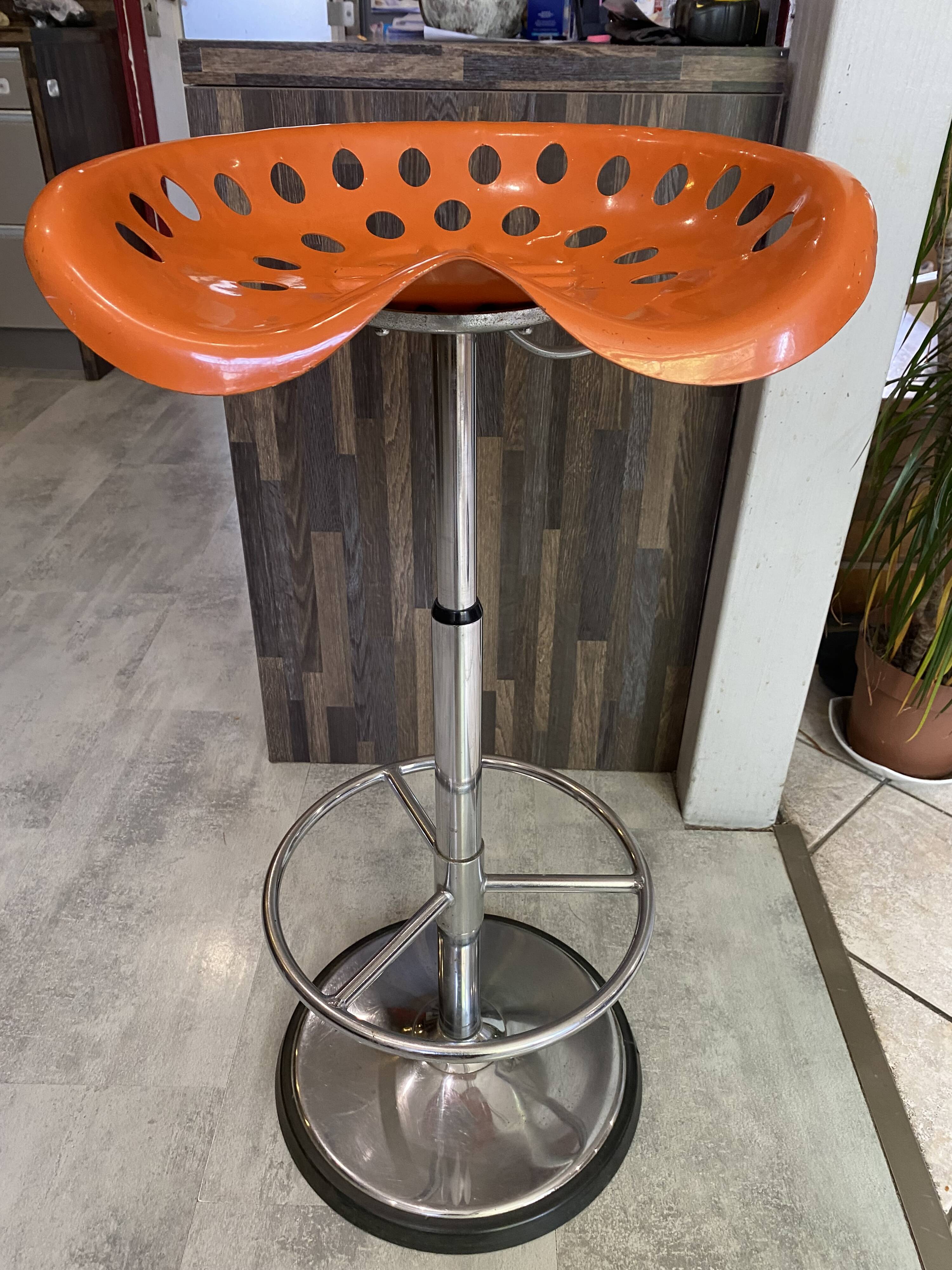 Orange tractor stool Pivoting mower Etienne Fermigier mirima 70