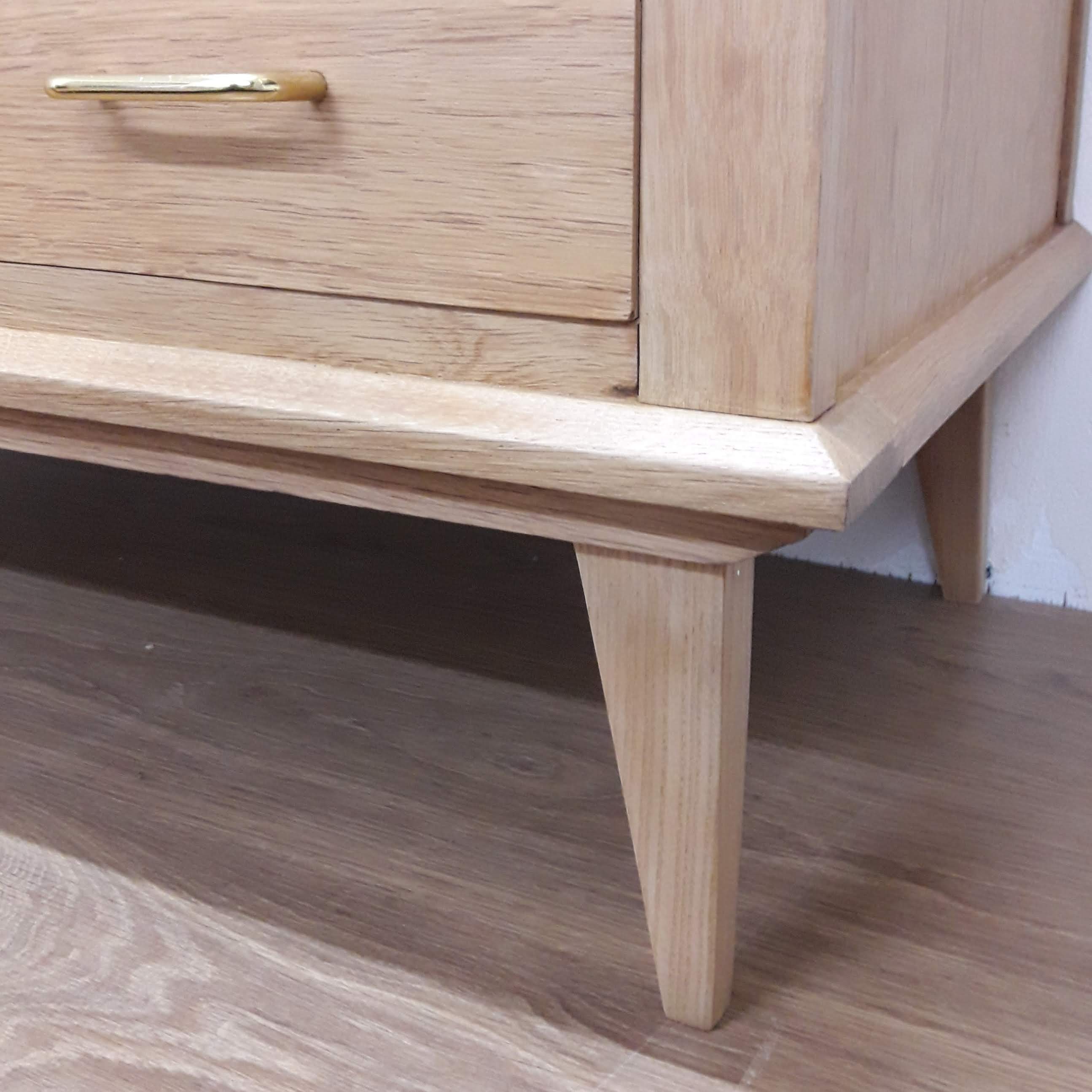 Commode vintage rénovée rose dorée