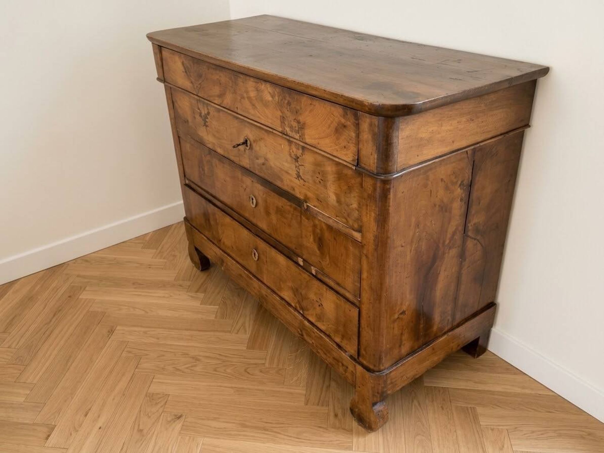 Antique wooden chest of drawers