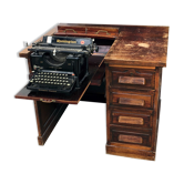 Bureau américain de journaliste avec machine à écrire